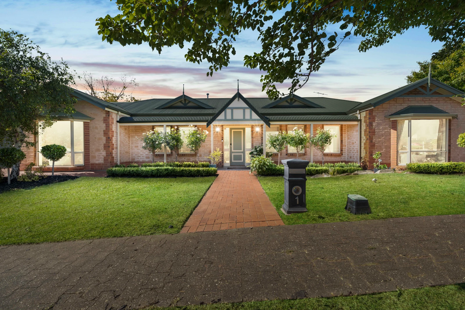 1 Worthing Drive, Sheidow Park, SA 5158