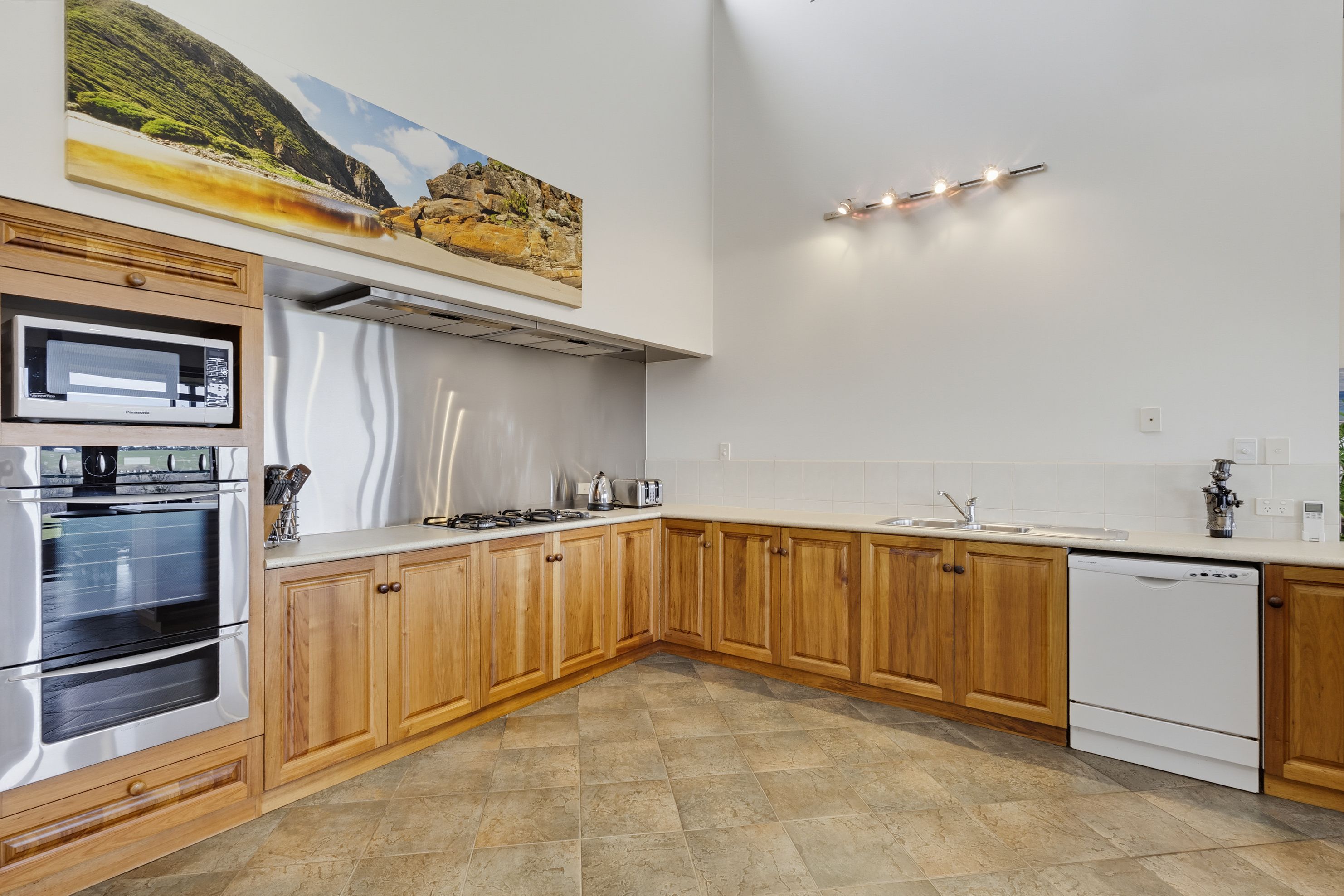 86 Three Bridges Road — photo 5 of 26