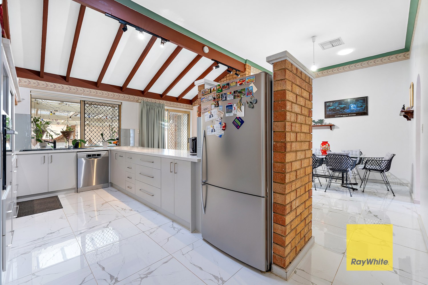 10 Dampier Court, Thornlie, WA 6108