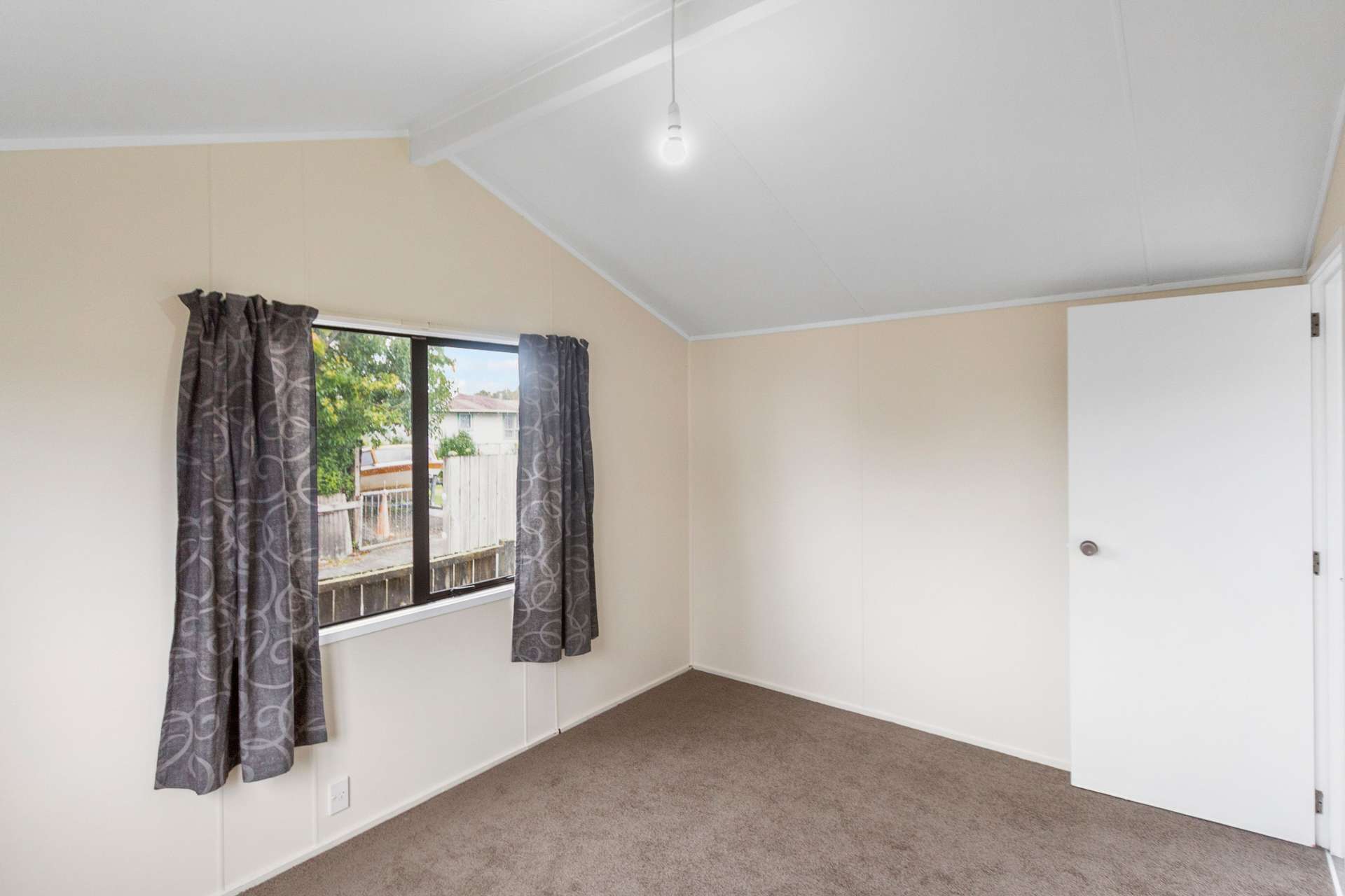 11a Cameo Court Road photo 8