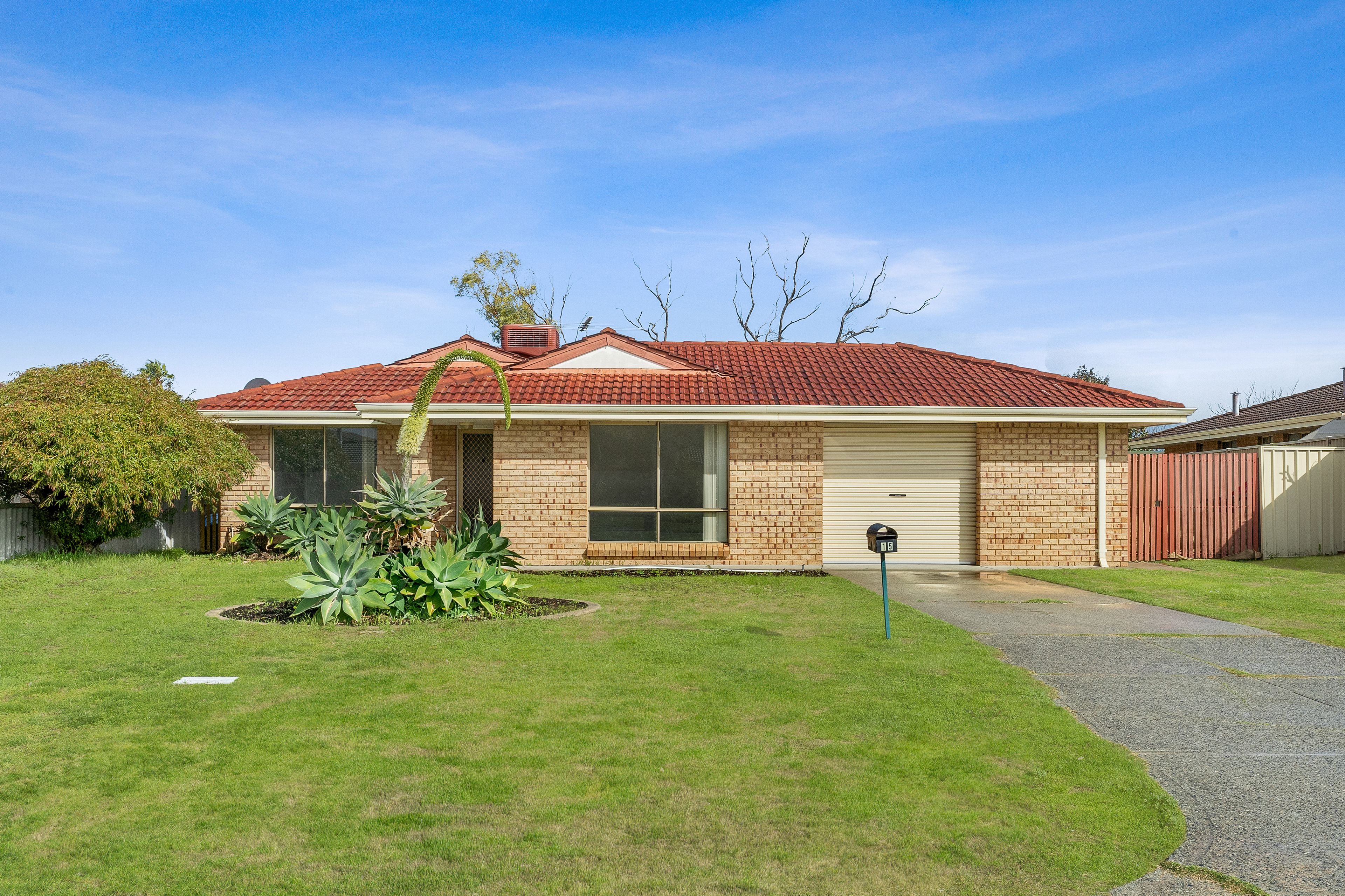 15 Woodbridge Drive, Cooloongup WA 6168