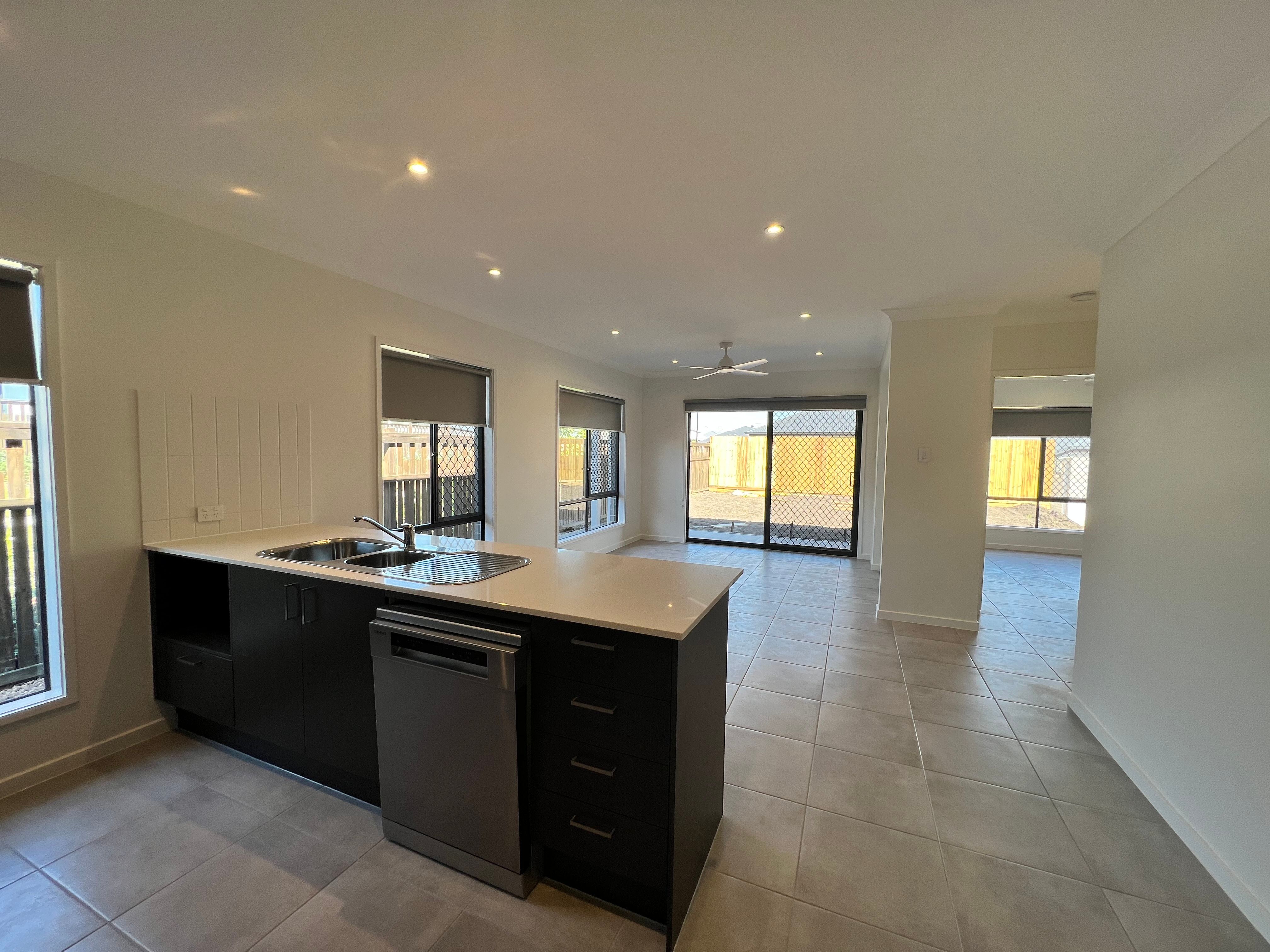 7 Petral Drive, FLAGSTONE, QLD 4280