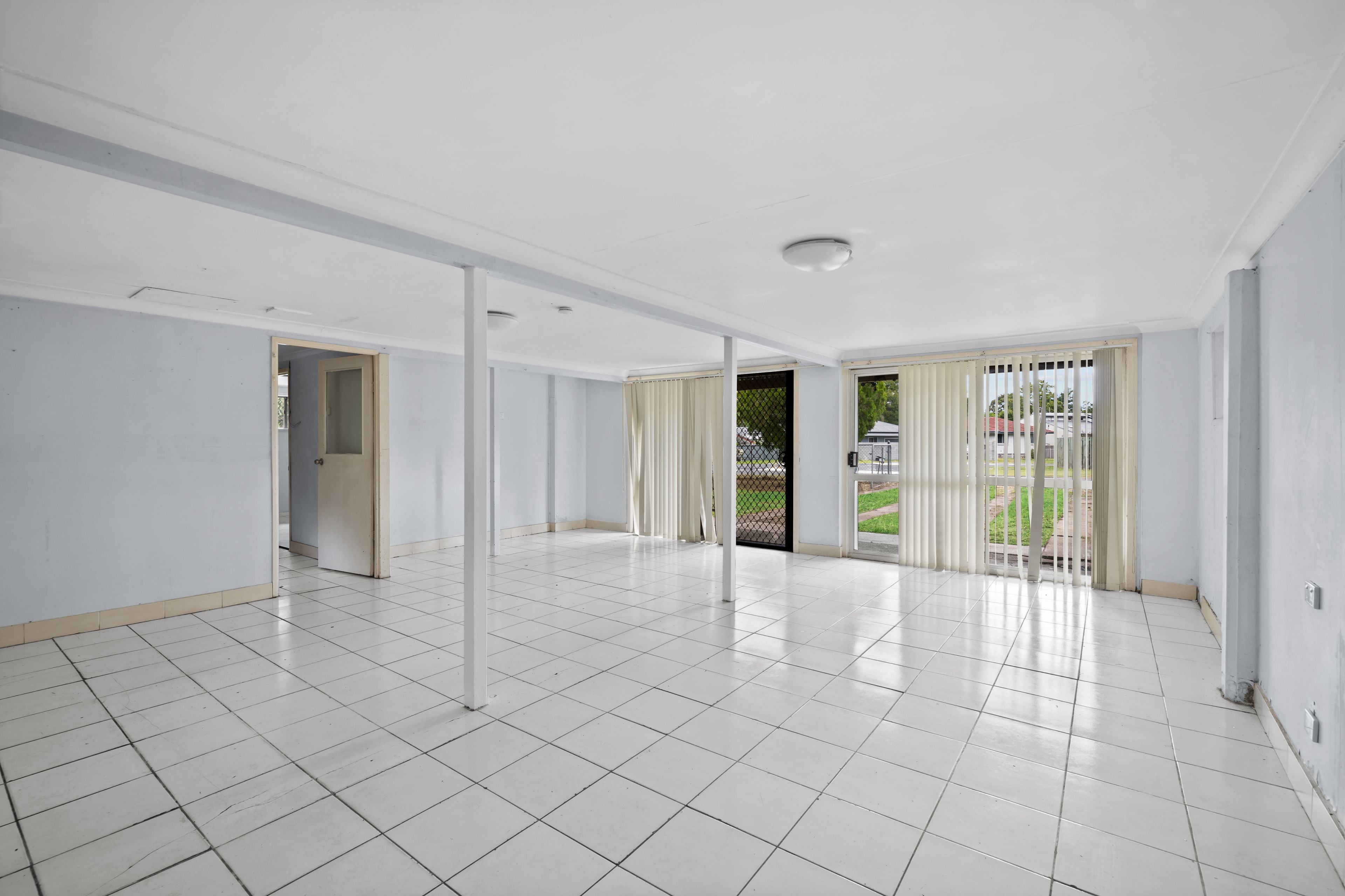 29 SOUTHAMPTON Road — photo 4 of 14