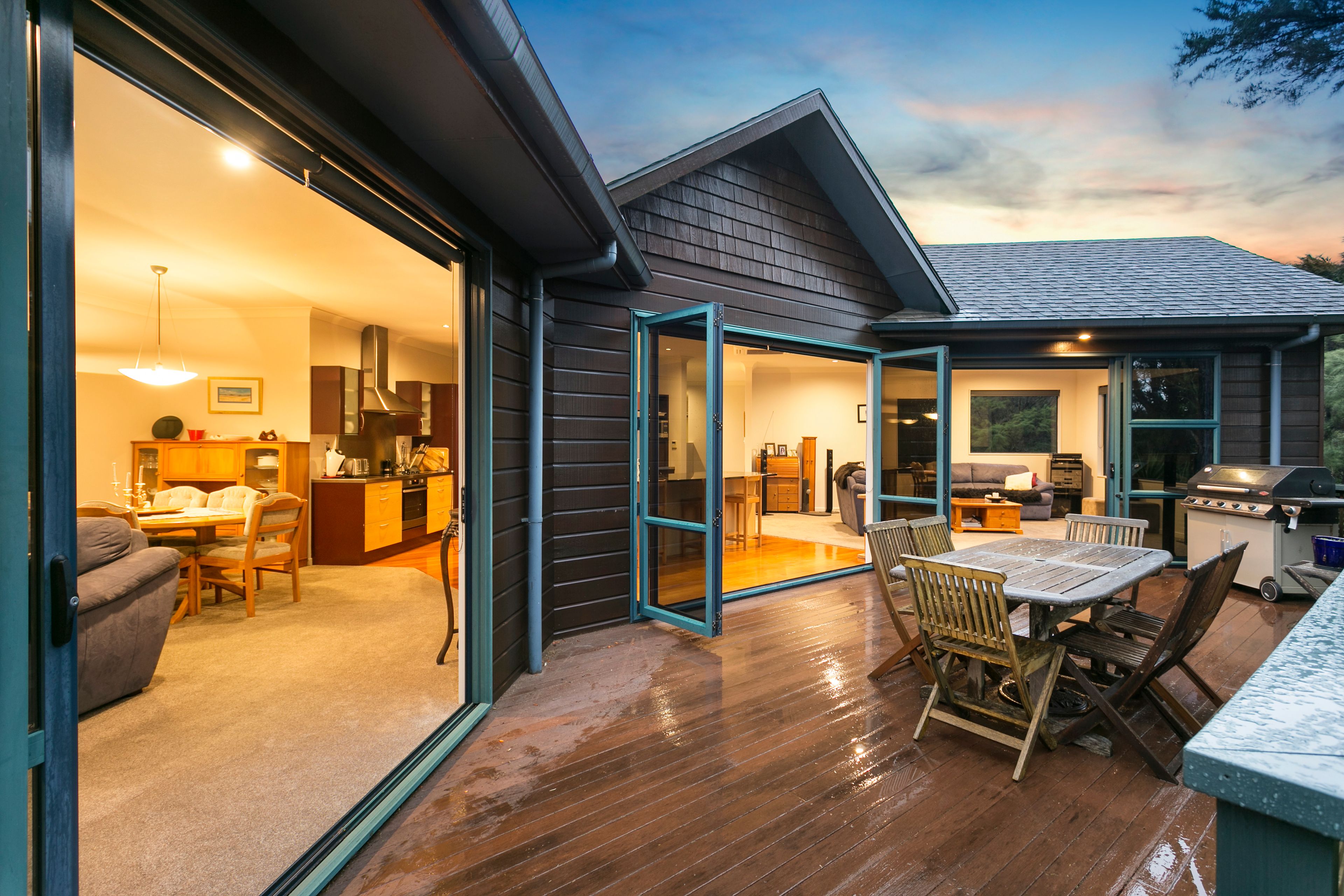 11g Longfellow Parade, Titirangi, Waitakere City