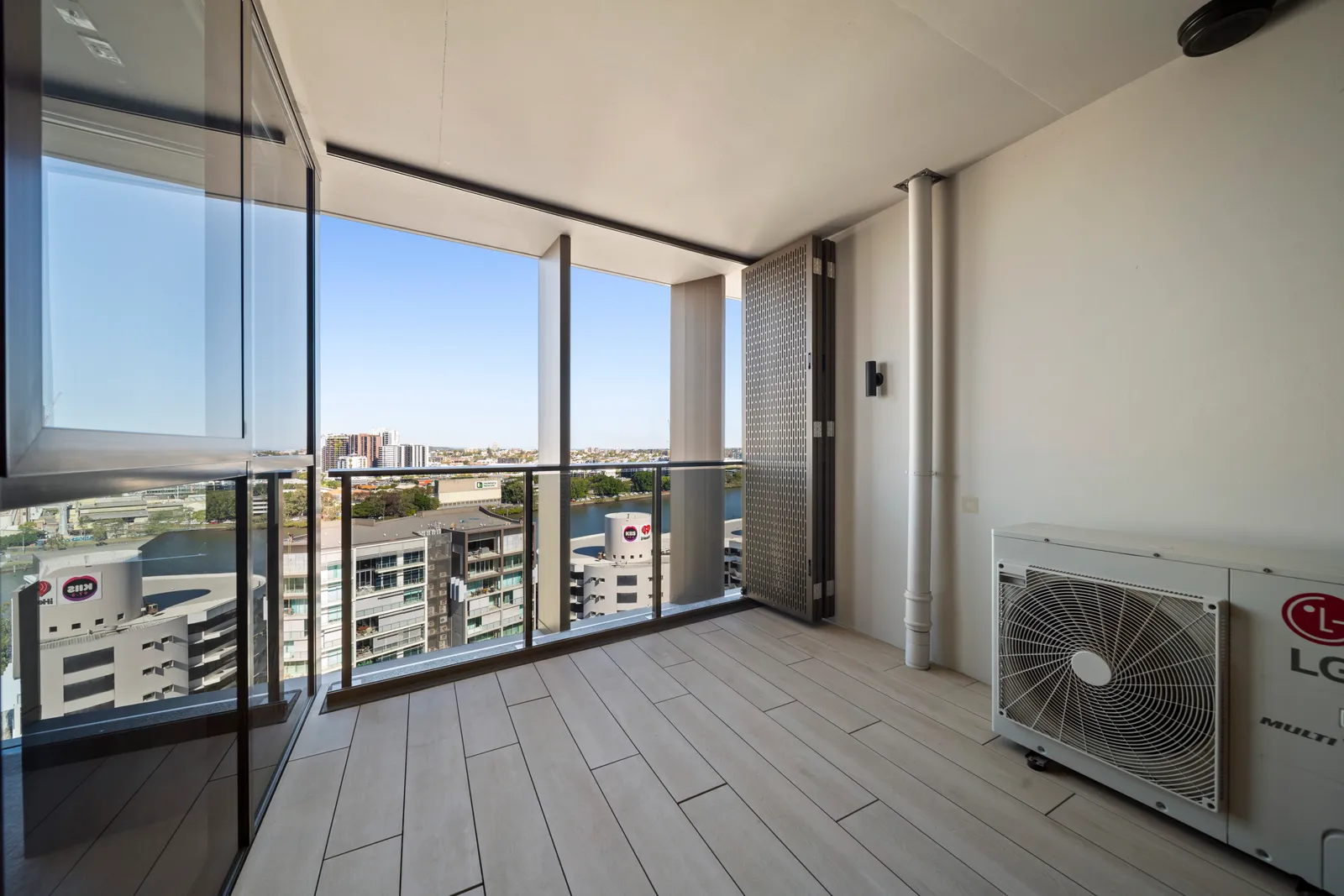 1611/19 Mcdougall Street, Milton