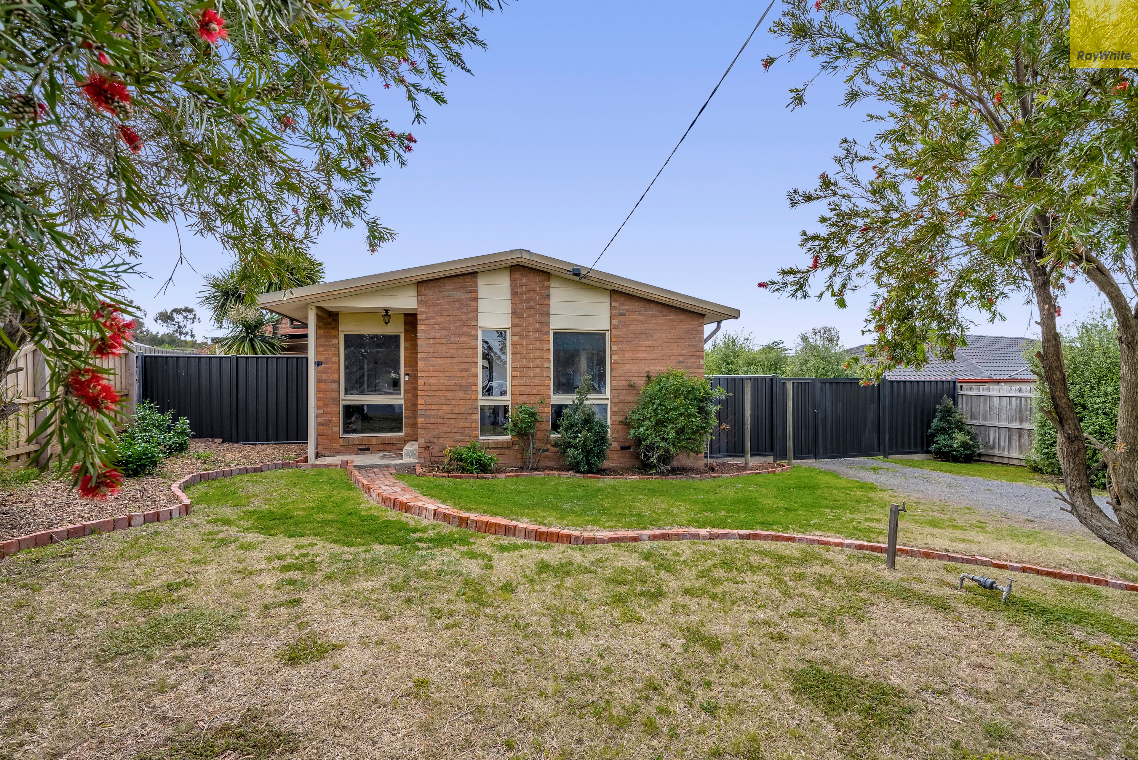 8 Nathan Drive, Darley VIC 3340