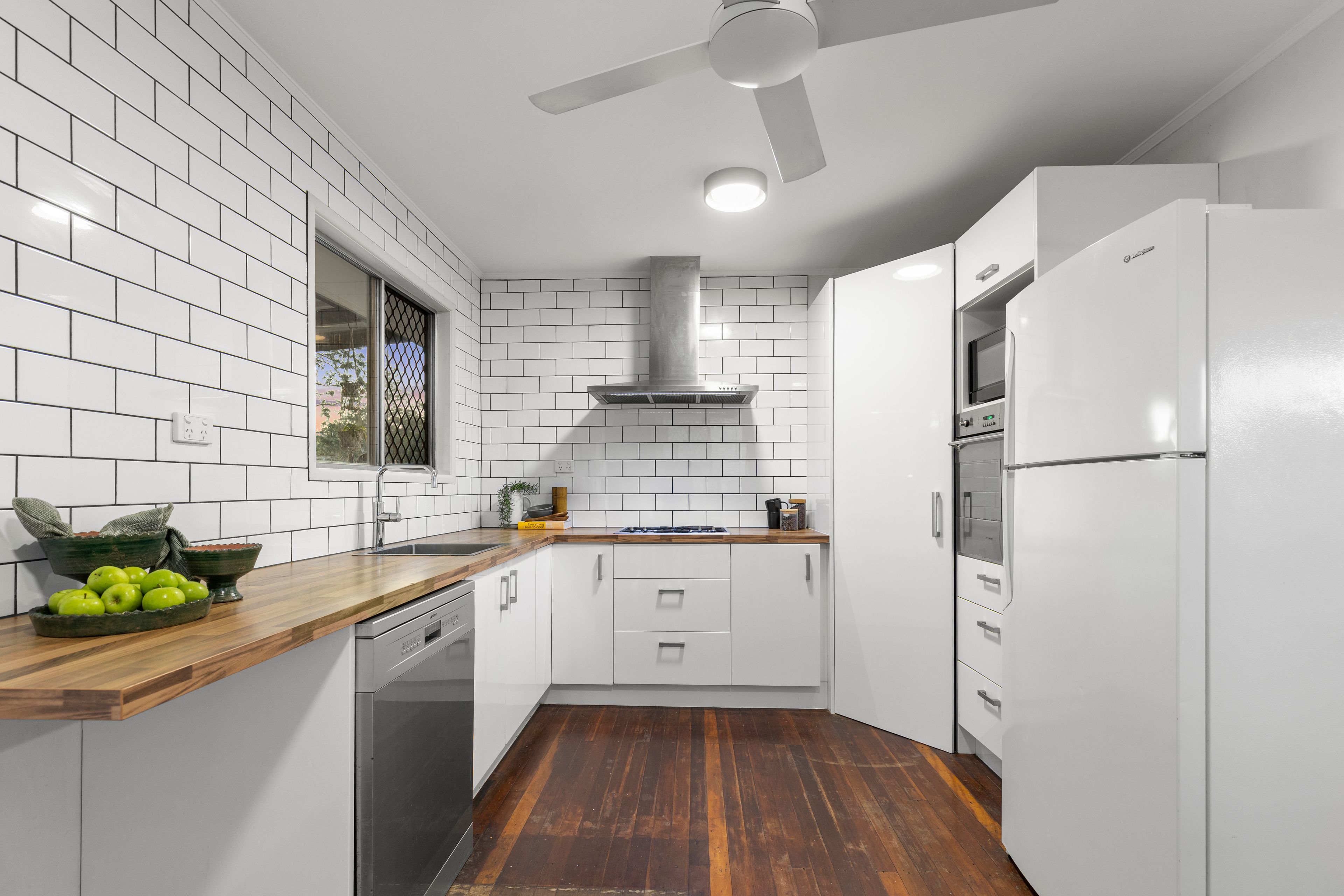 16 Carissa Street — photo 8 of 15