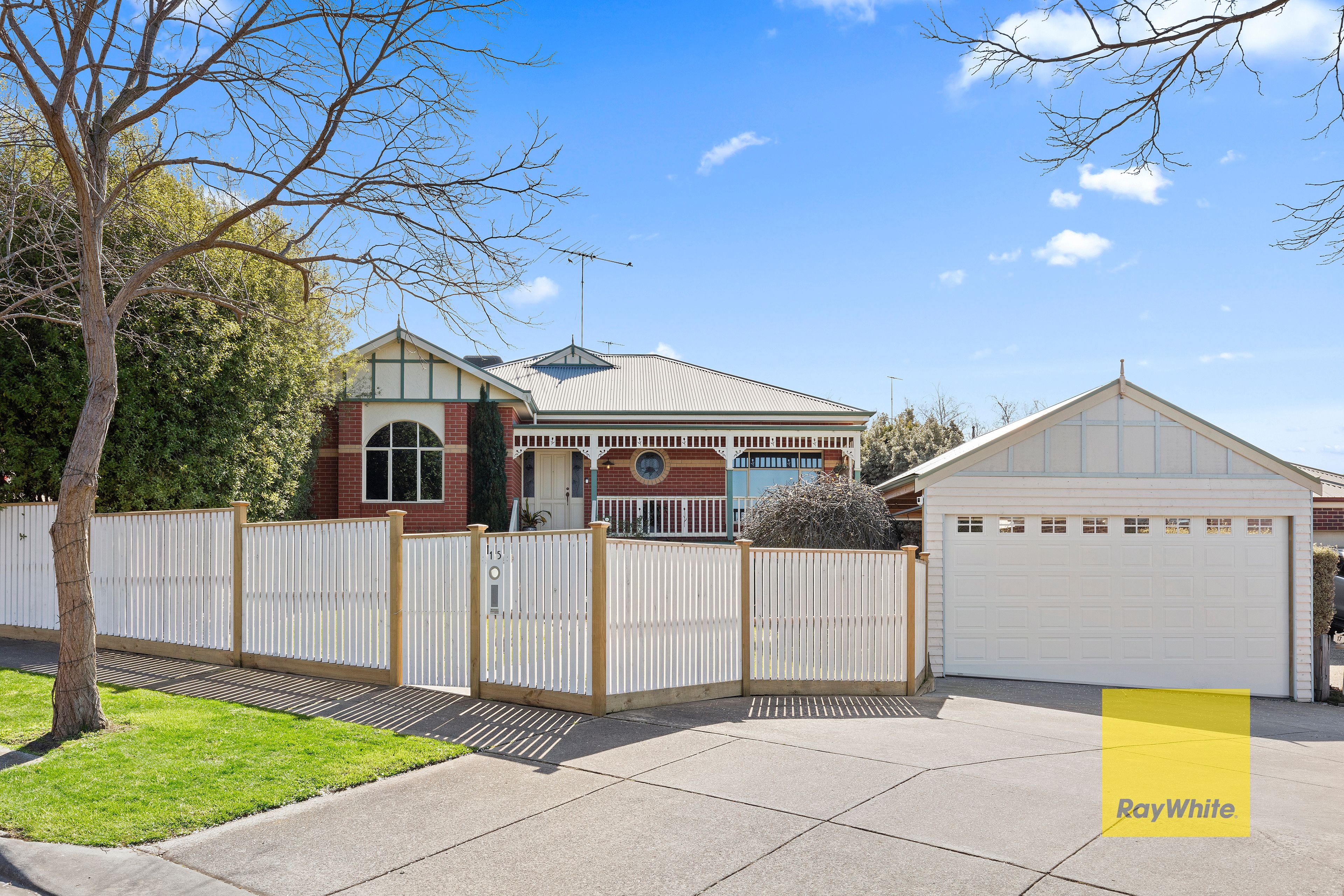 15 Victory Way, Highton VIC 3216