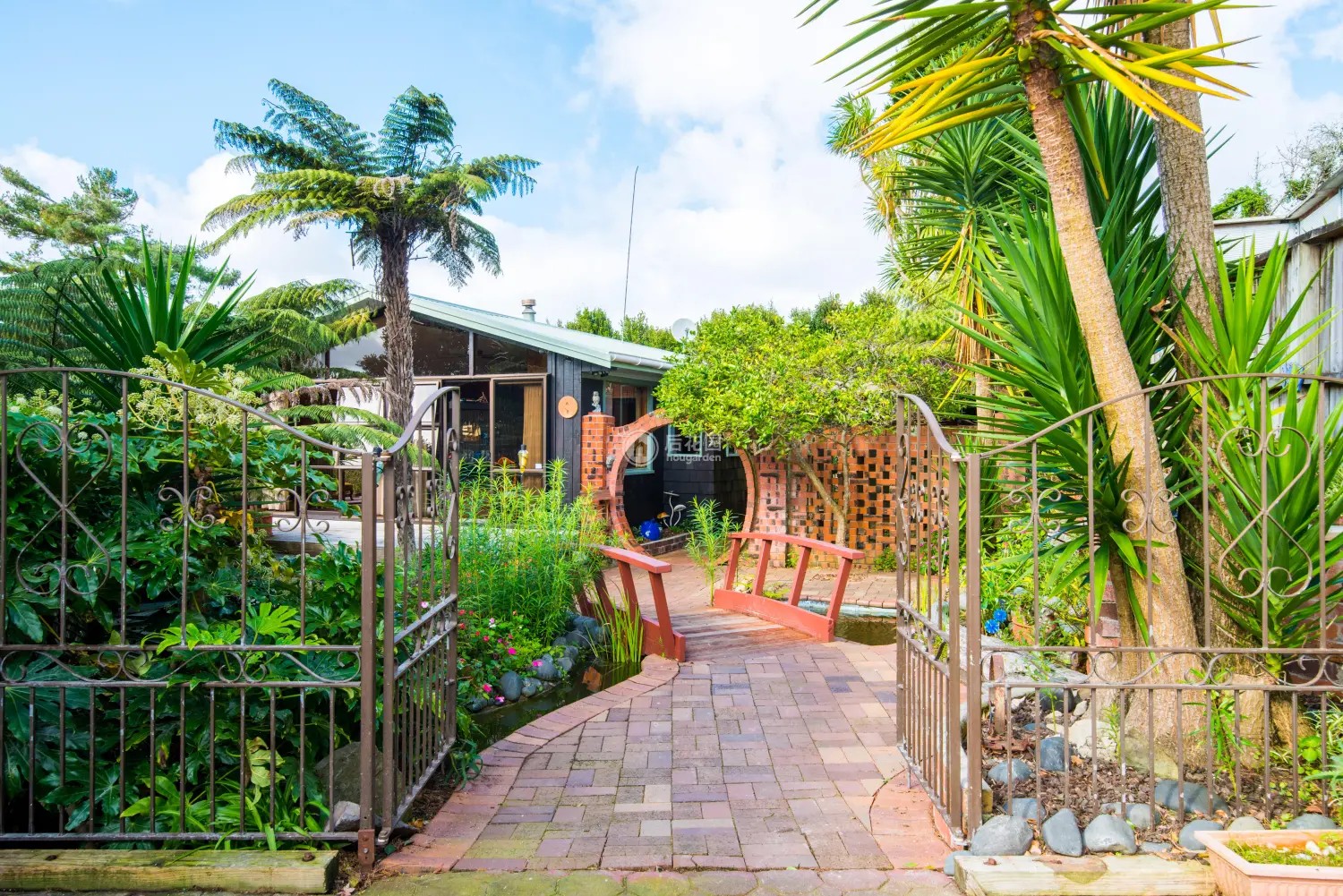 8 Hartley Terrace, Massey, Waitakere City