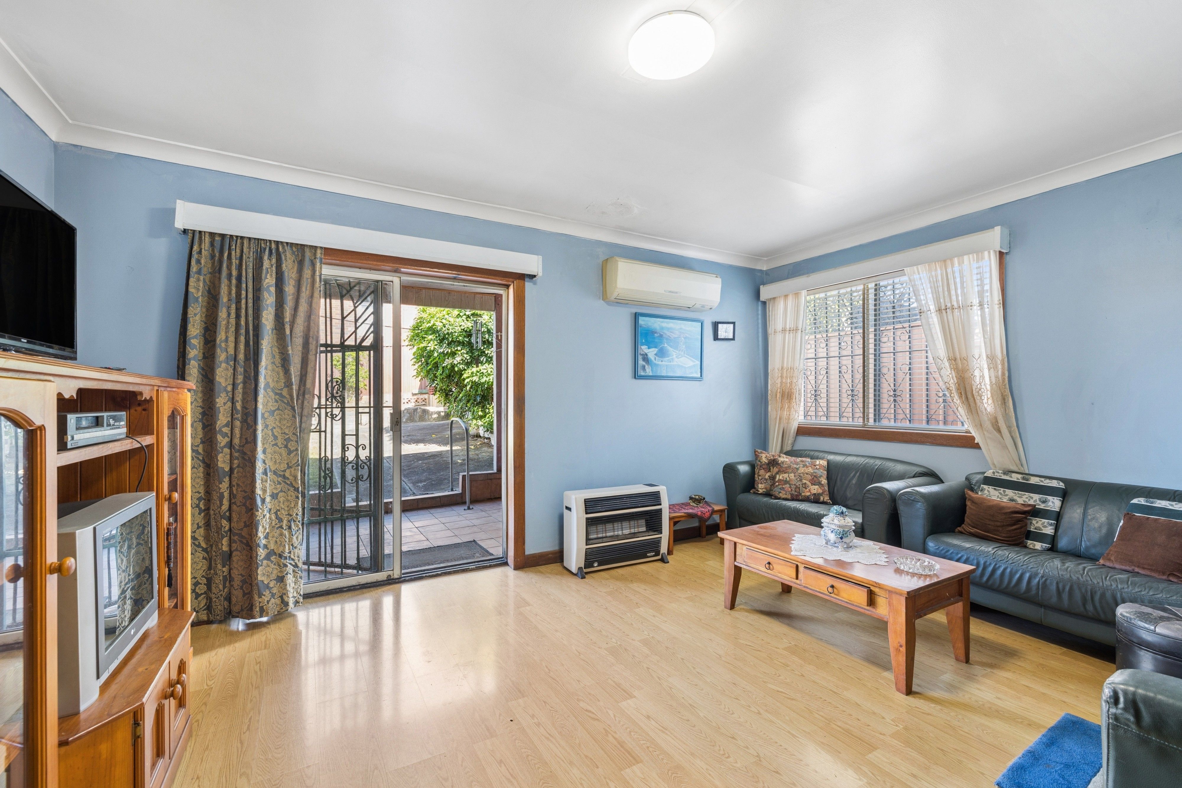 15 Beaconsfield Avenue — photo 4 of 22