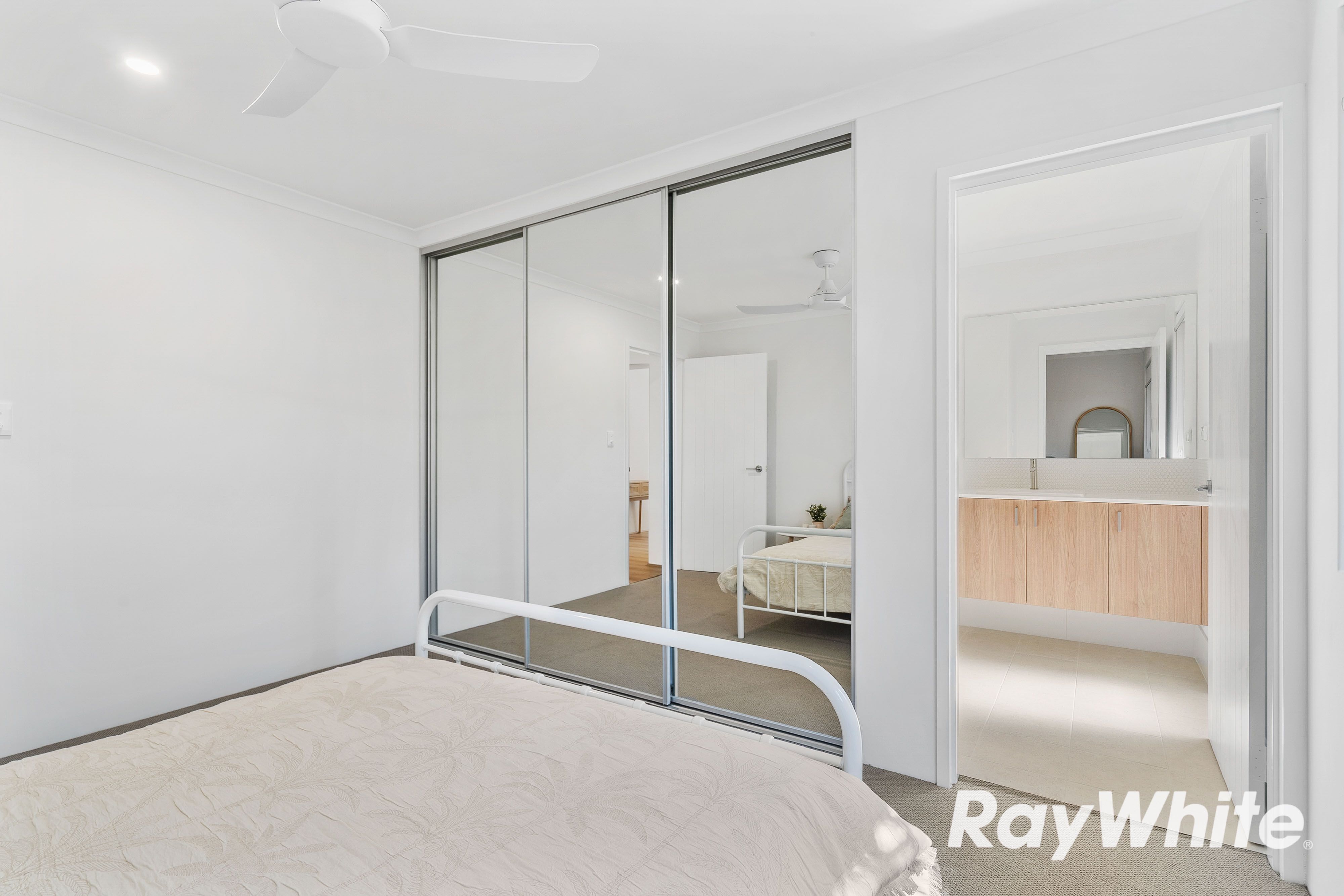 10/101 Oakleigh Drive — photo 12 of 20