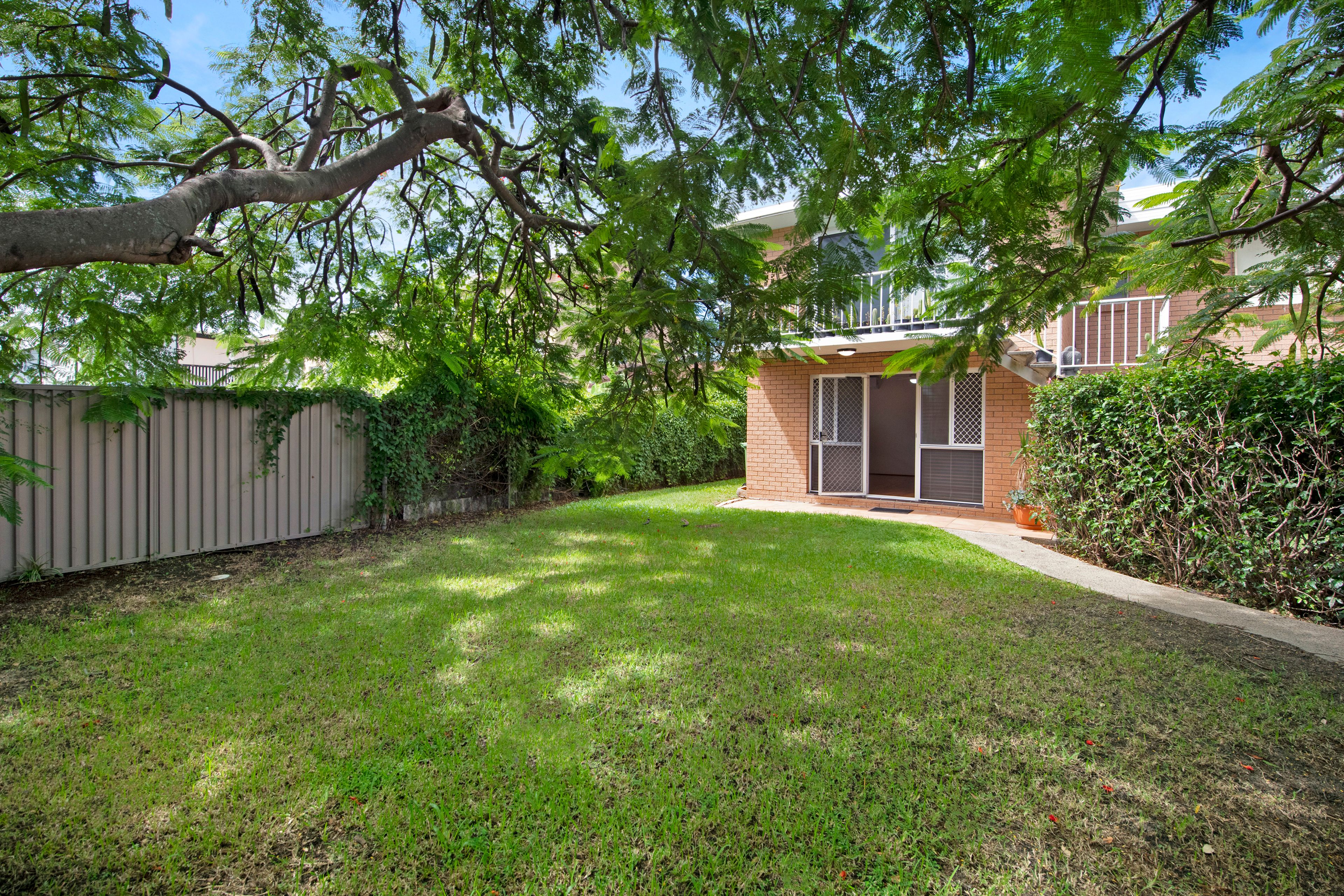 1/6 Vernia Place, Biggera Waters, QLD 4216