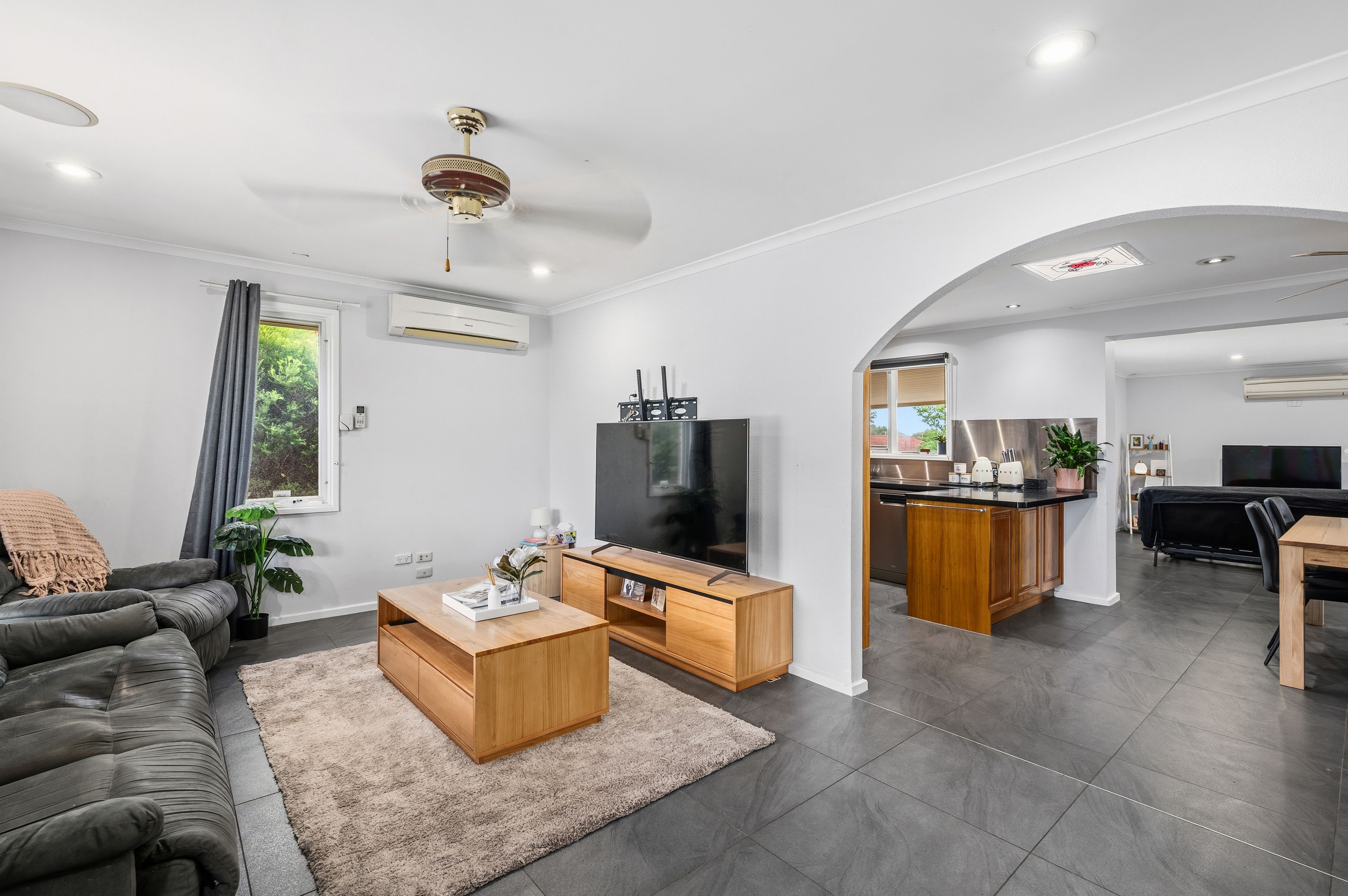 98 Elizabeth Road — photo 3 of 13