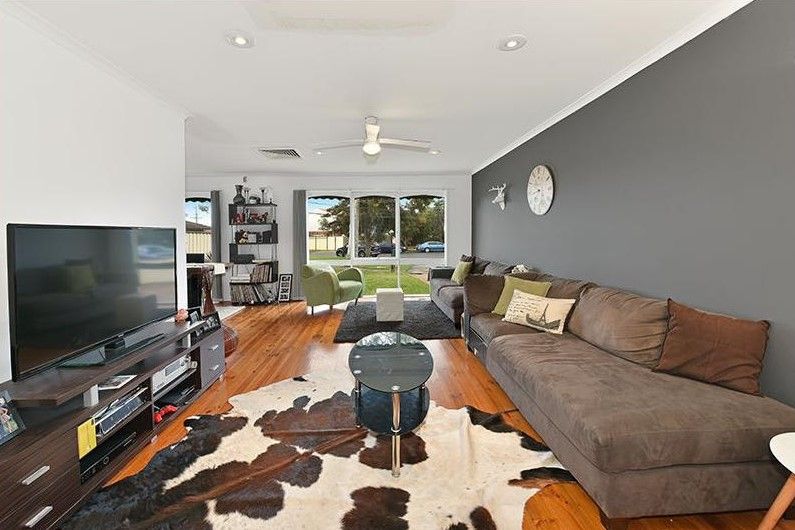 6 Ronald Close, Gladstone Park, VIC 3043