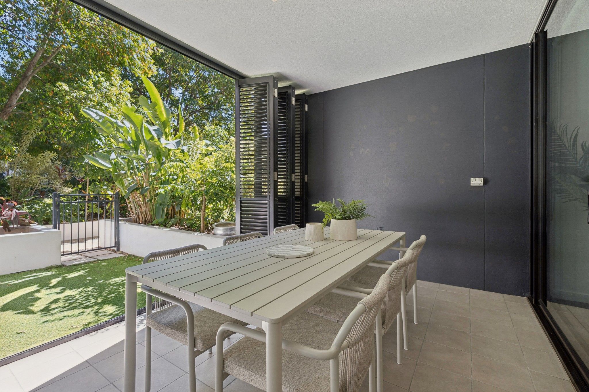 303/10 Pidgeon Close — photo 4 of 20