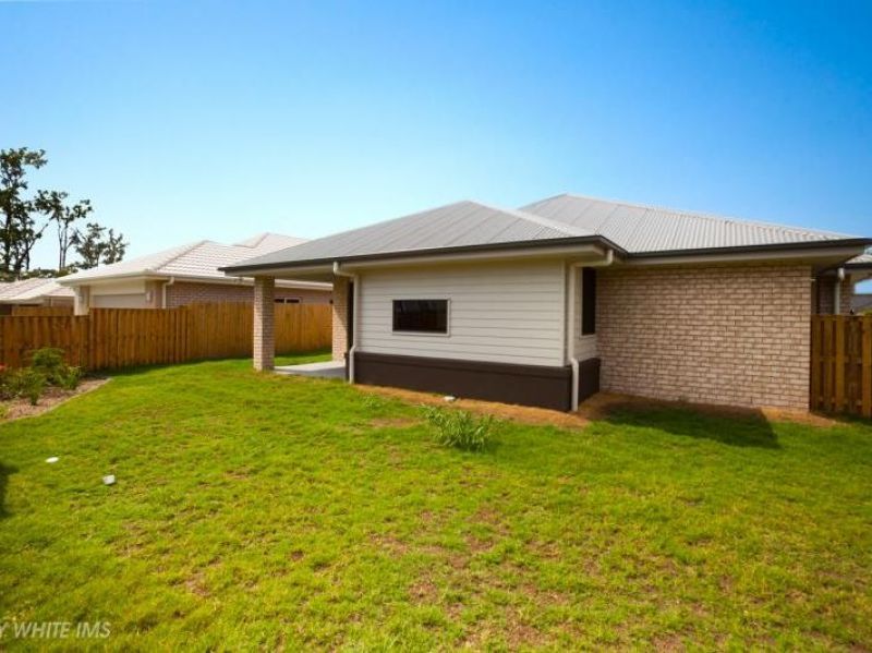 32 Hollyoak Crescent, Pimpama, QLD 4209