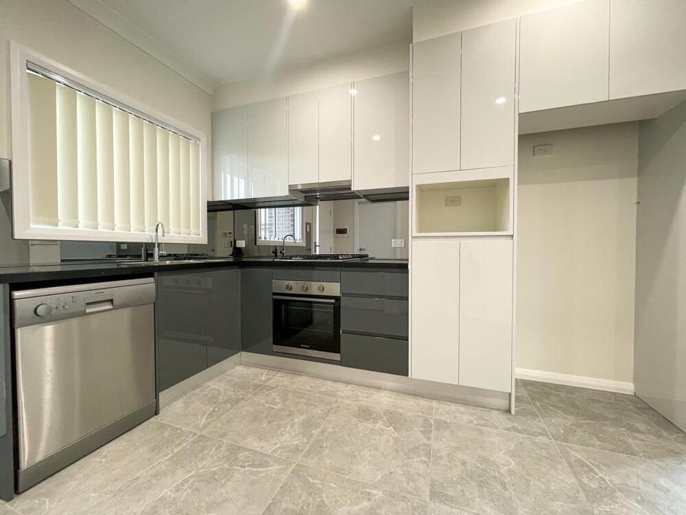 18a Bluestone Avenue, GLEDSWOOD HILLS, NSW 2557