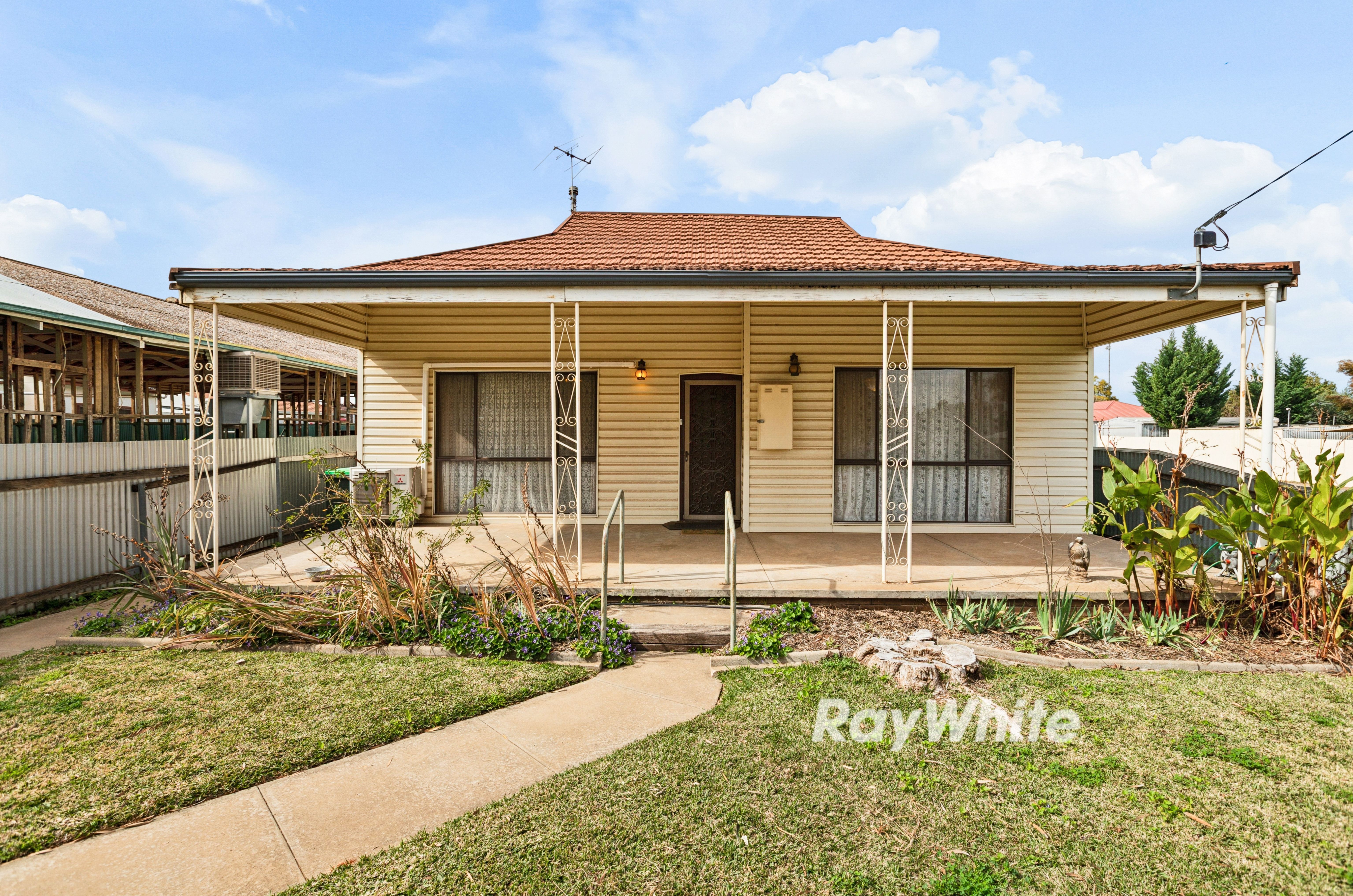 660 Koorlong Avenue — photo from Ray White Mildura