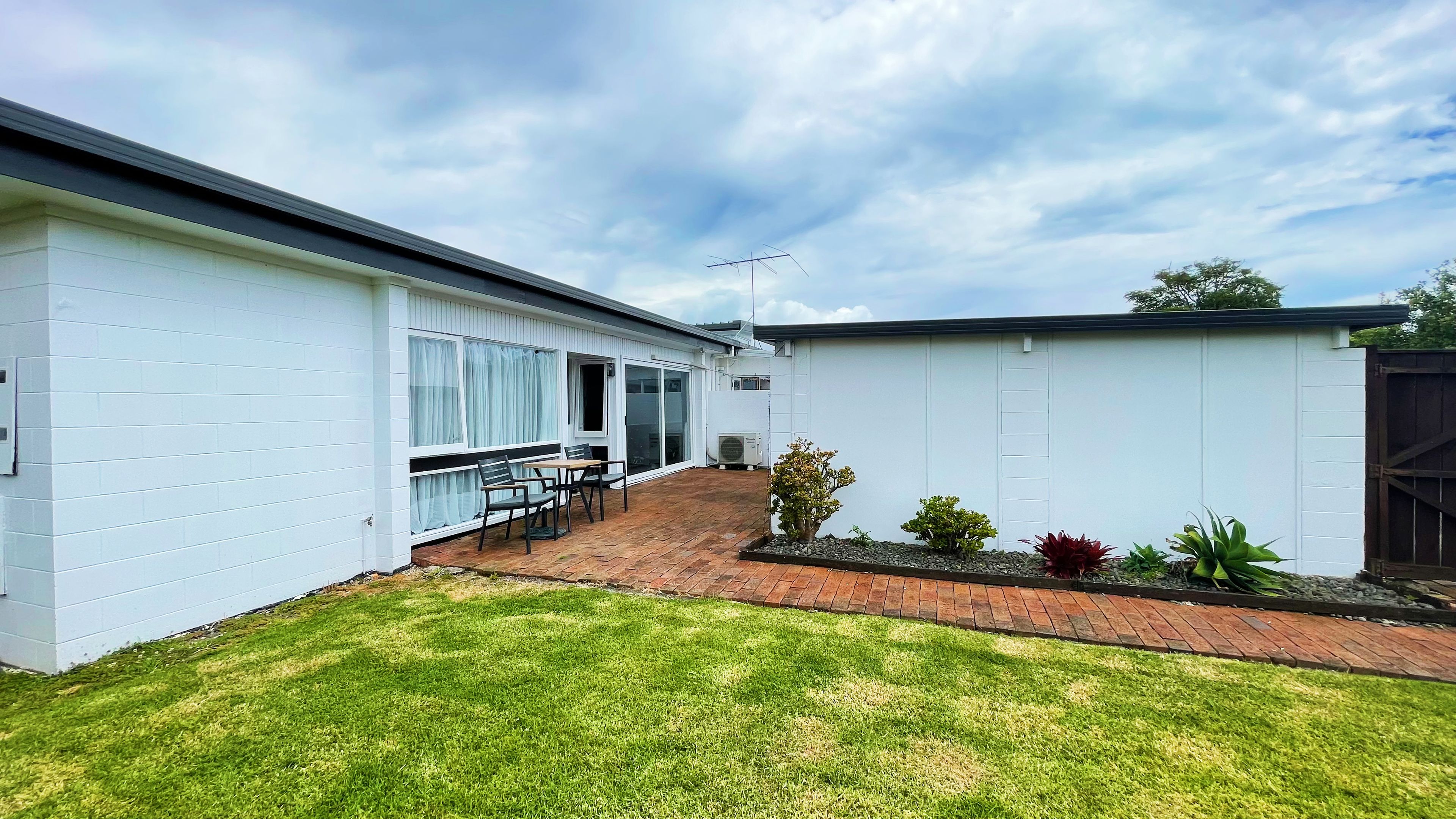 1/6 Vivian Wilson Drive, Eastern Beach, Manukau City