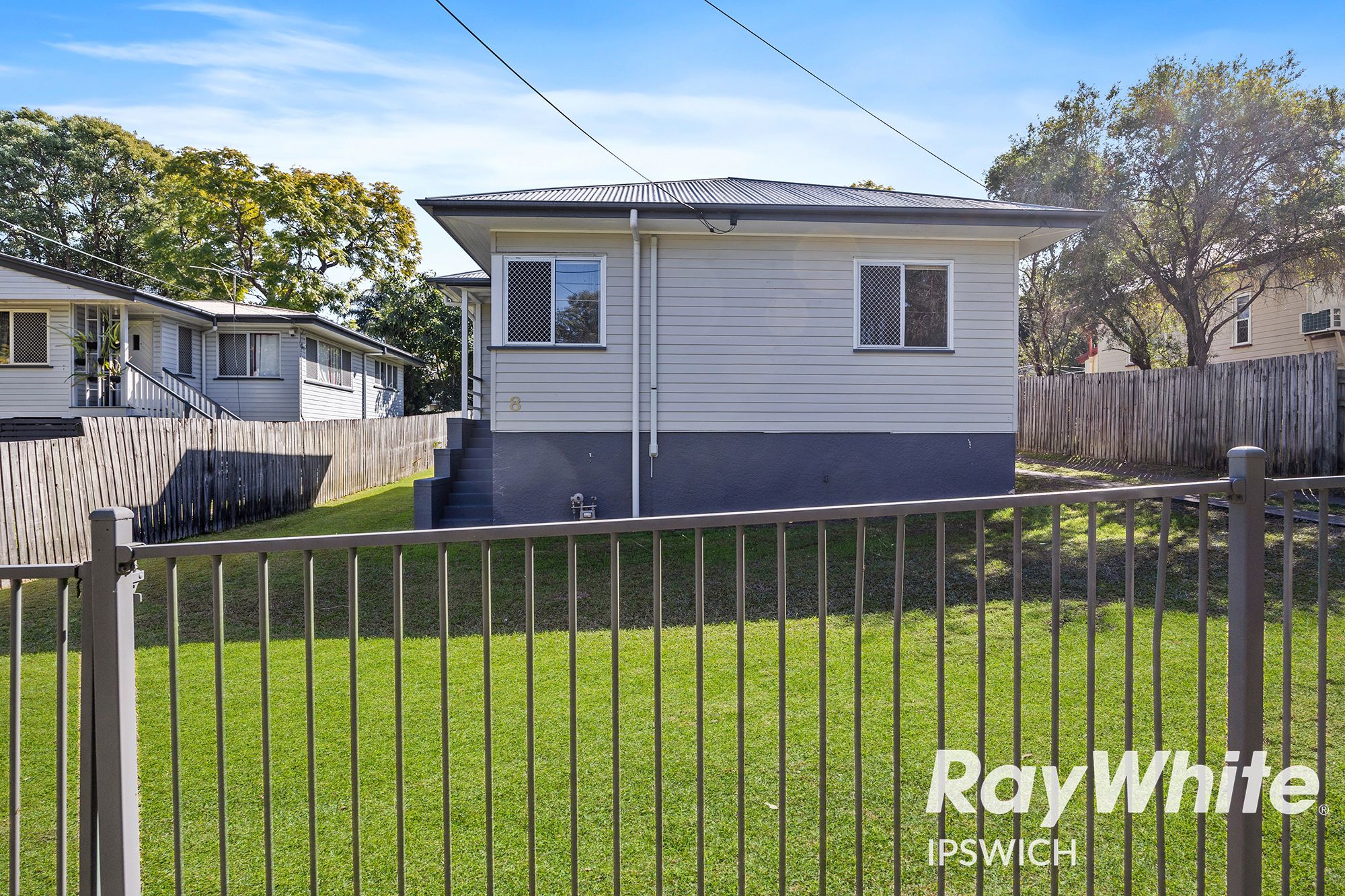 8 Coleman Street, Leichhardt, QLD 4305