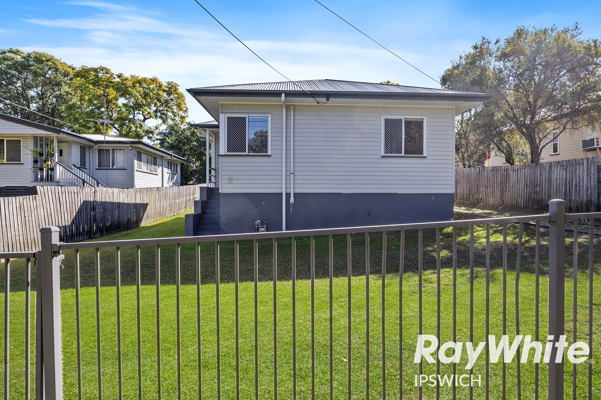 8 Coleman Street, Leichhardt, QLD 4305