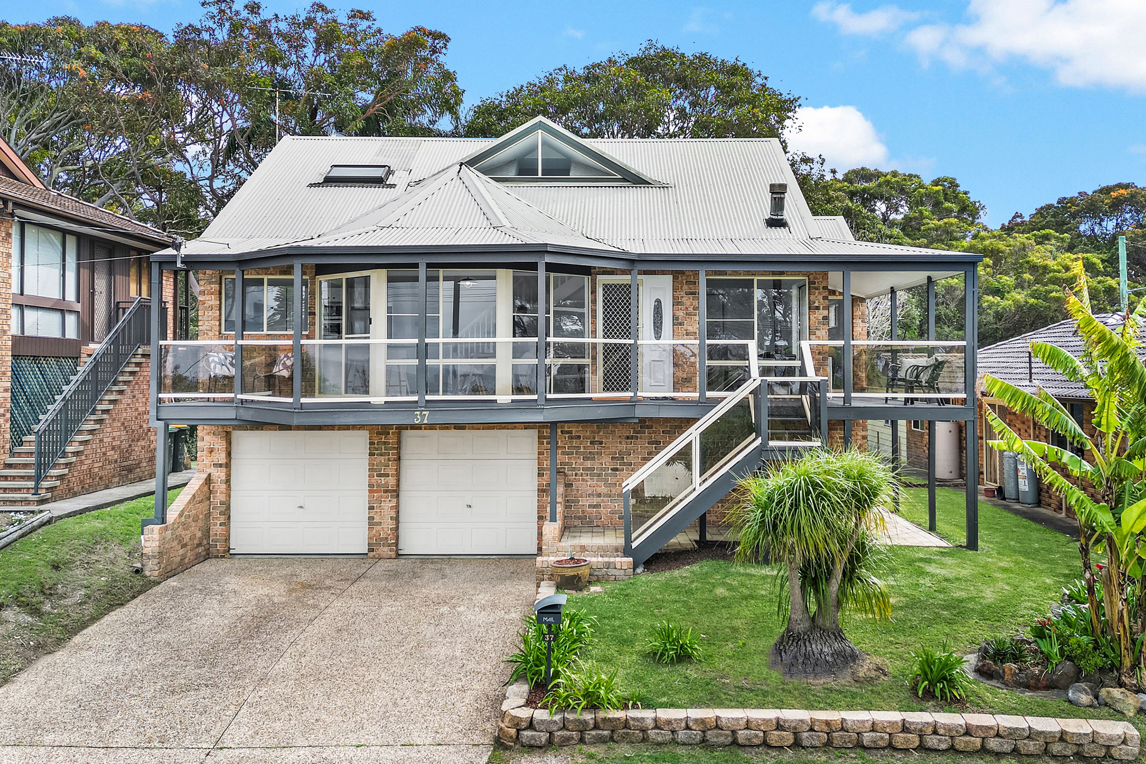 37 Scenic Drive, Caves Beach NSW 2281