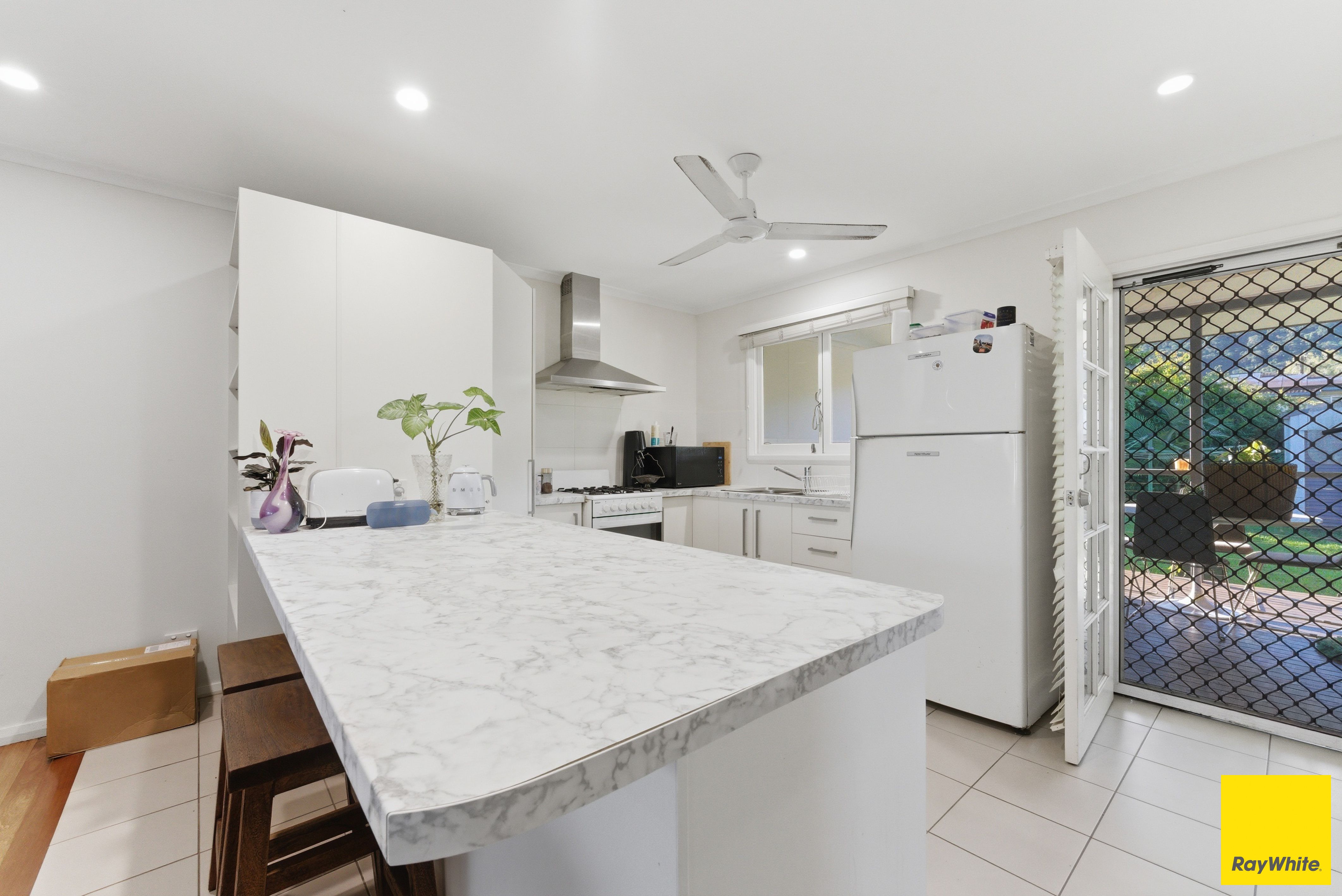 196 Greenslopes Street — photo 13 of 23