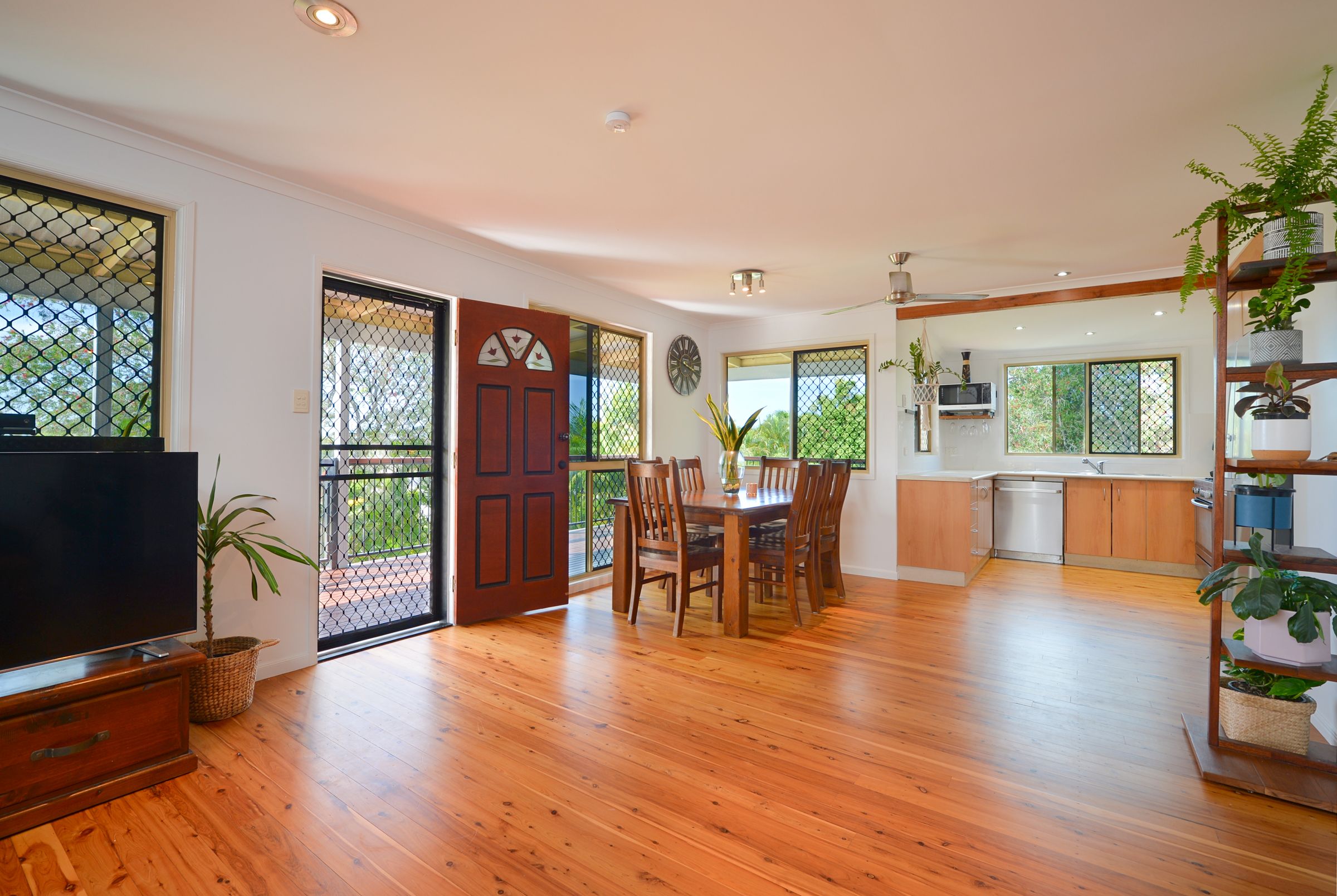 15 Leanne Close, New Auckland, QLD 4680