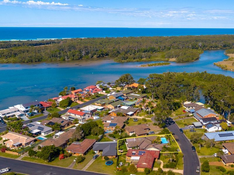 4 David Watt Close, Sawtell NSW 2452