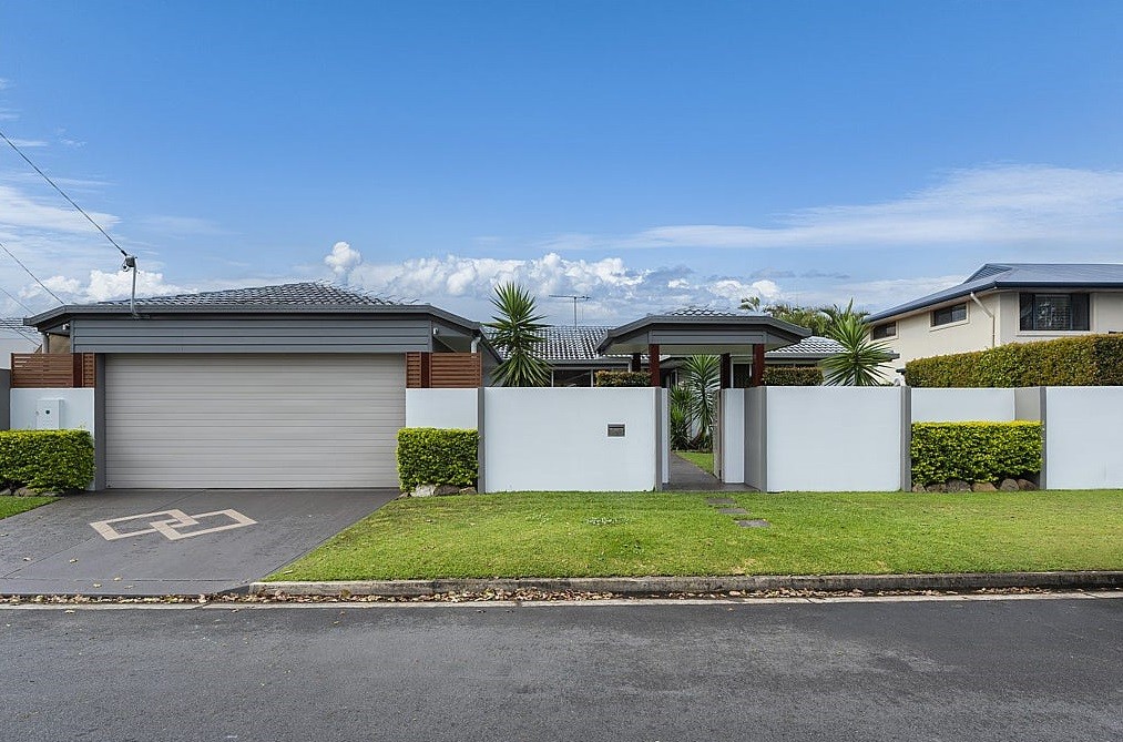 7 Sandpiper Drive, Burleigh Waters, QLD 4220