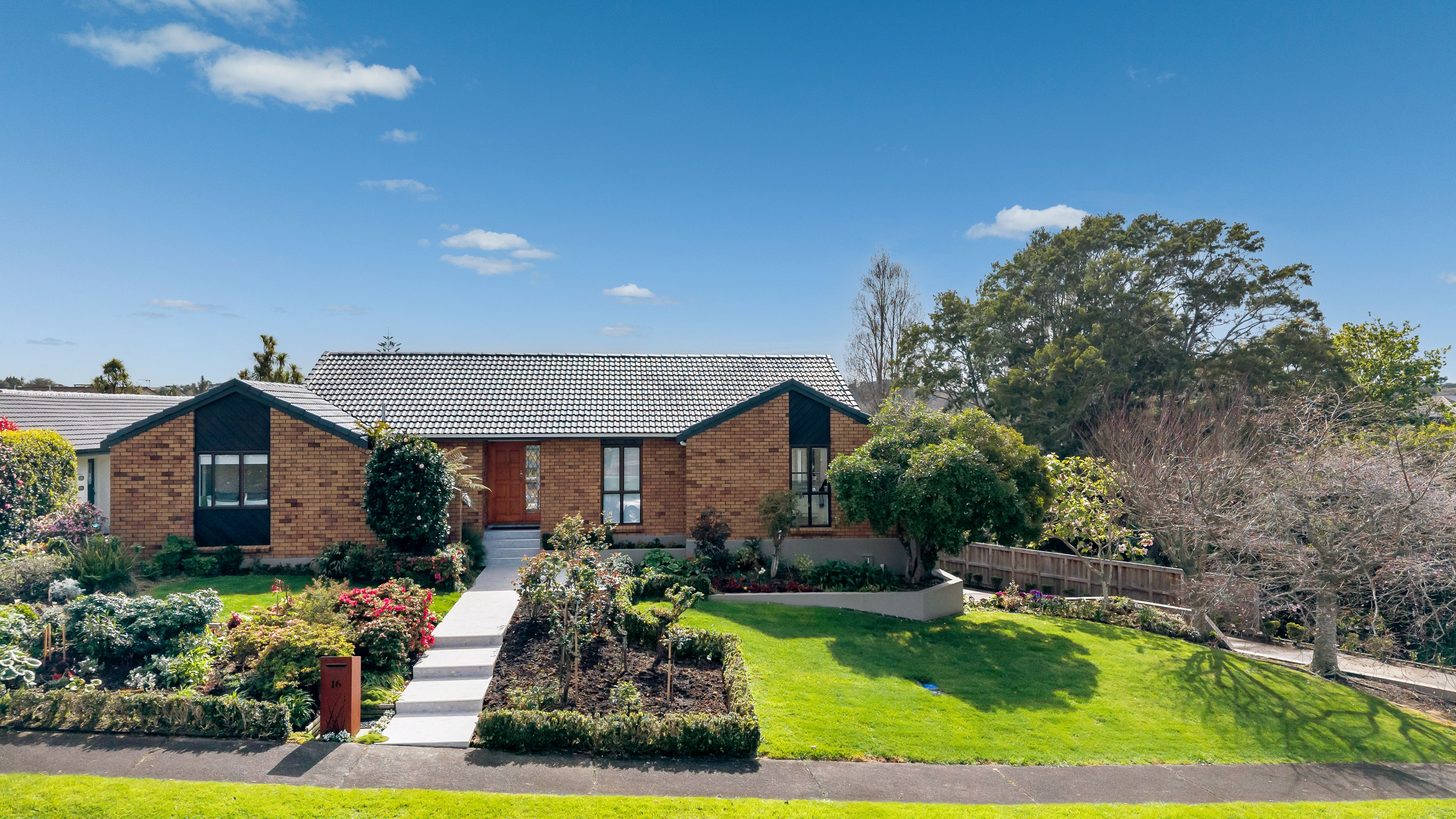 16 Rapallo Place, Farm Cove, Manukau City