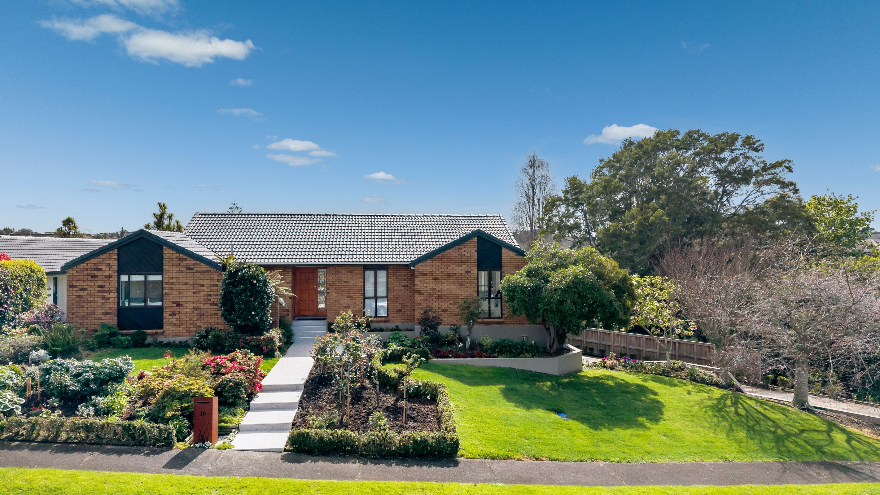 16 Rapallo Place, Farm Cove, Manukau City