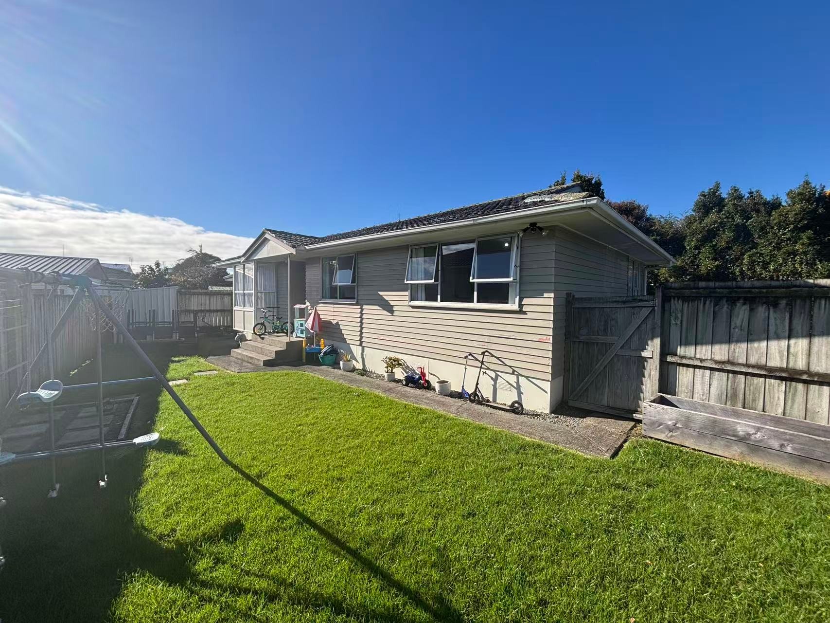 24 Tabitha Crescent, Henderson, Waitakere City