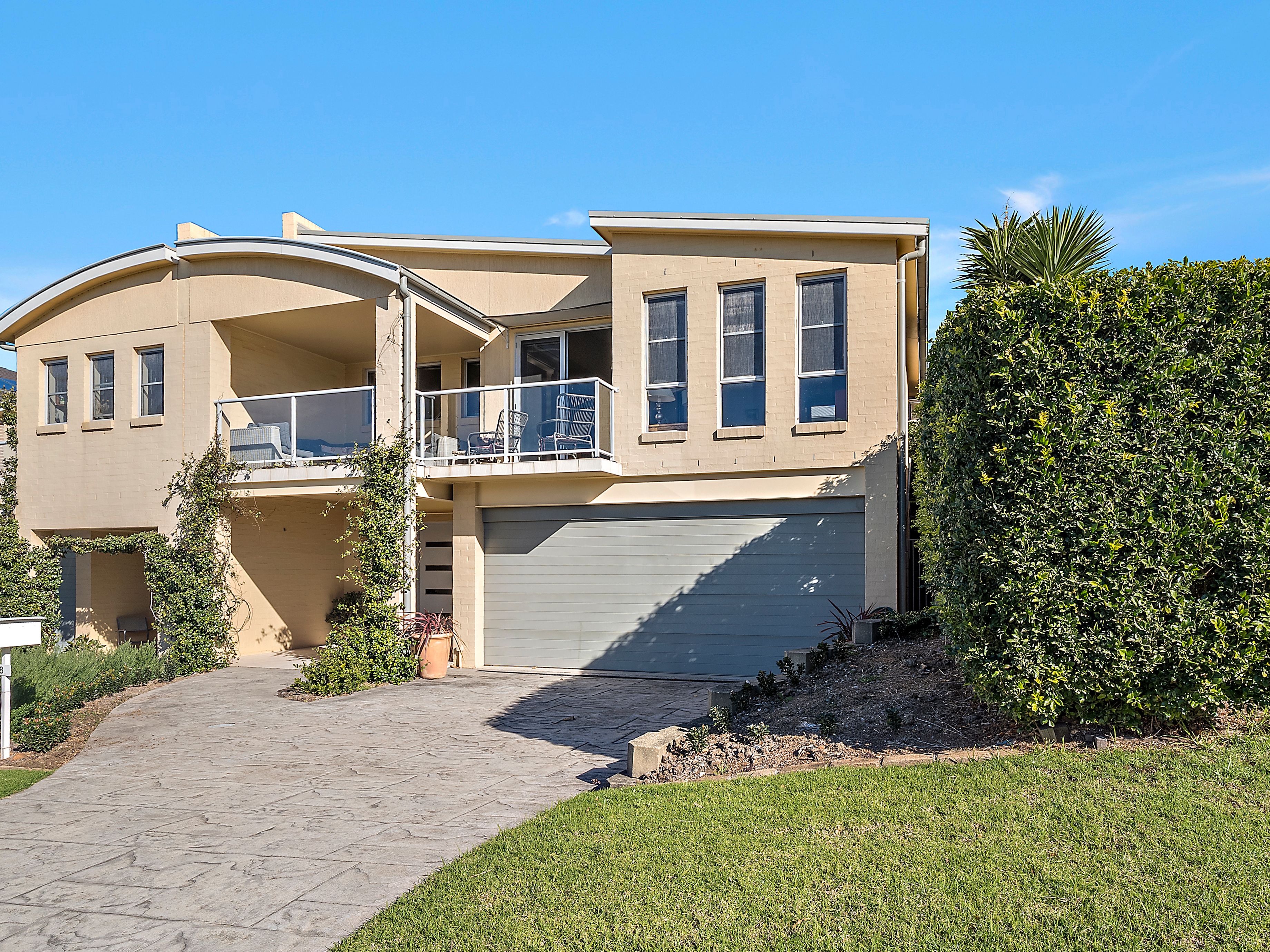 8 Price Avenue, Kiama NSW 2533