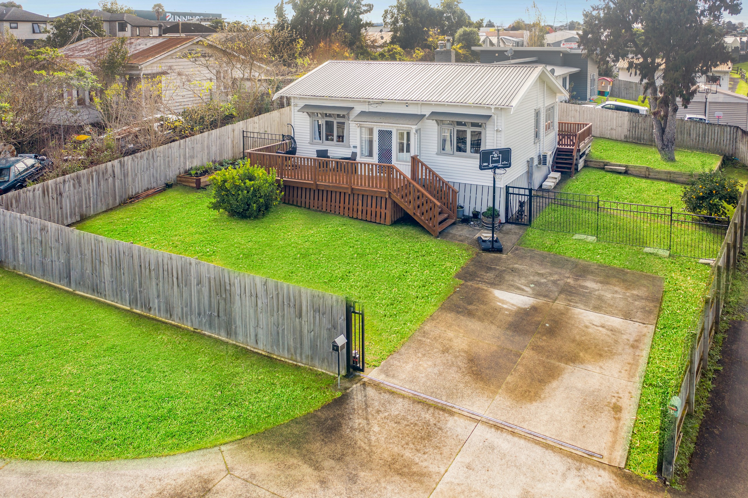 1 Waiari Road, Conifer Grove, Manukau City