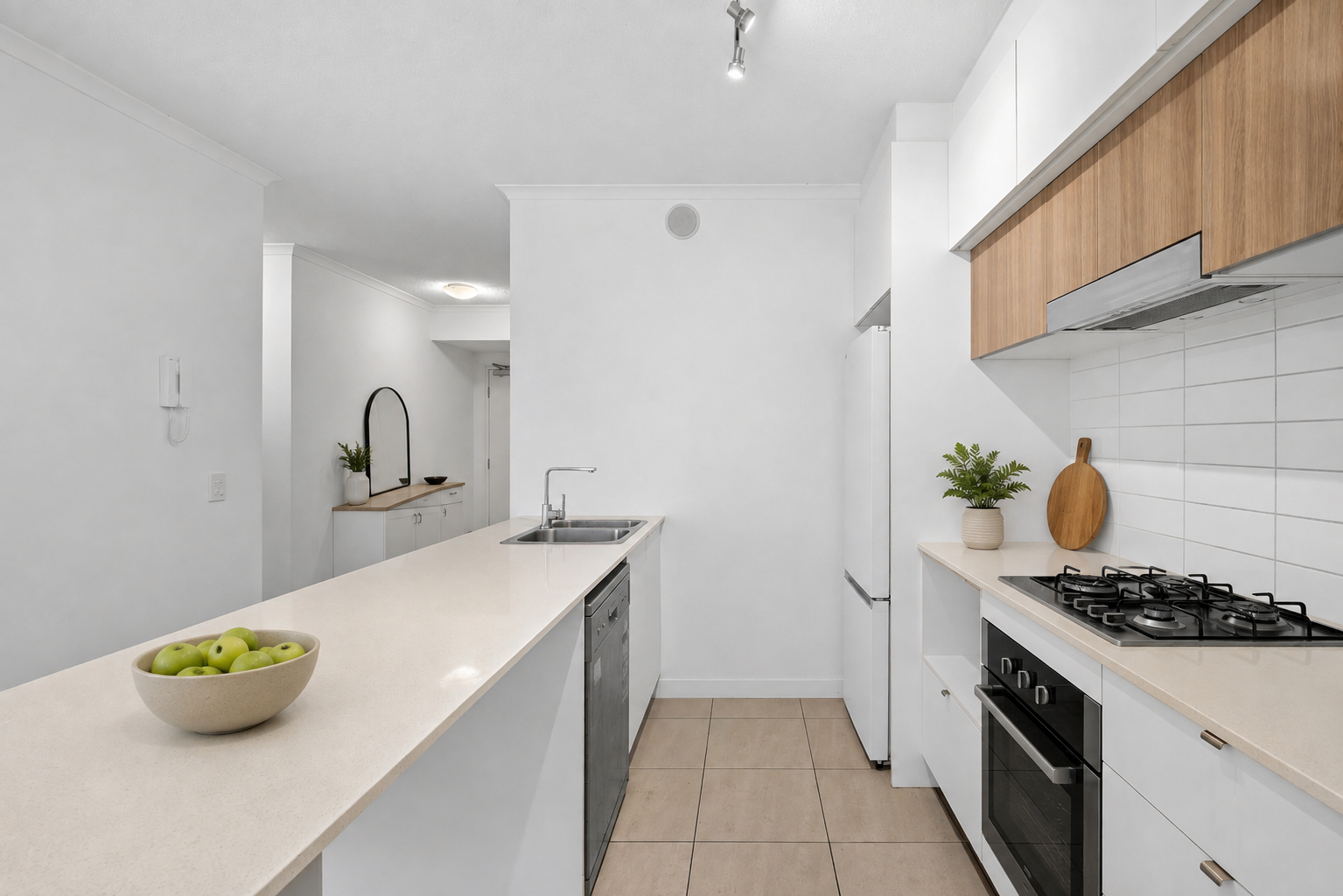 108/283 Logan Road — photo 11 of 18