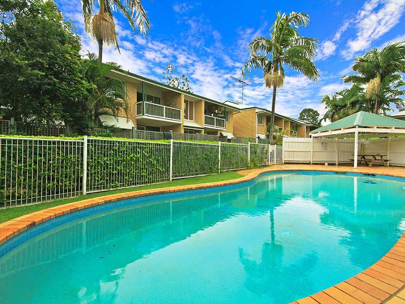 22 Warren Street, St Lucia QLD 4067