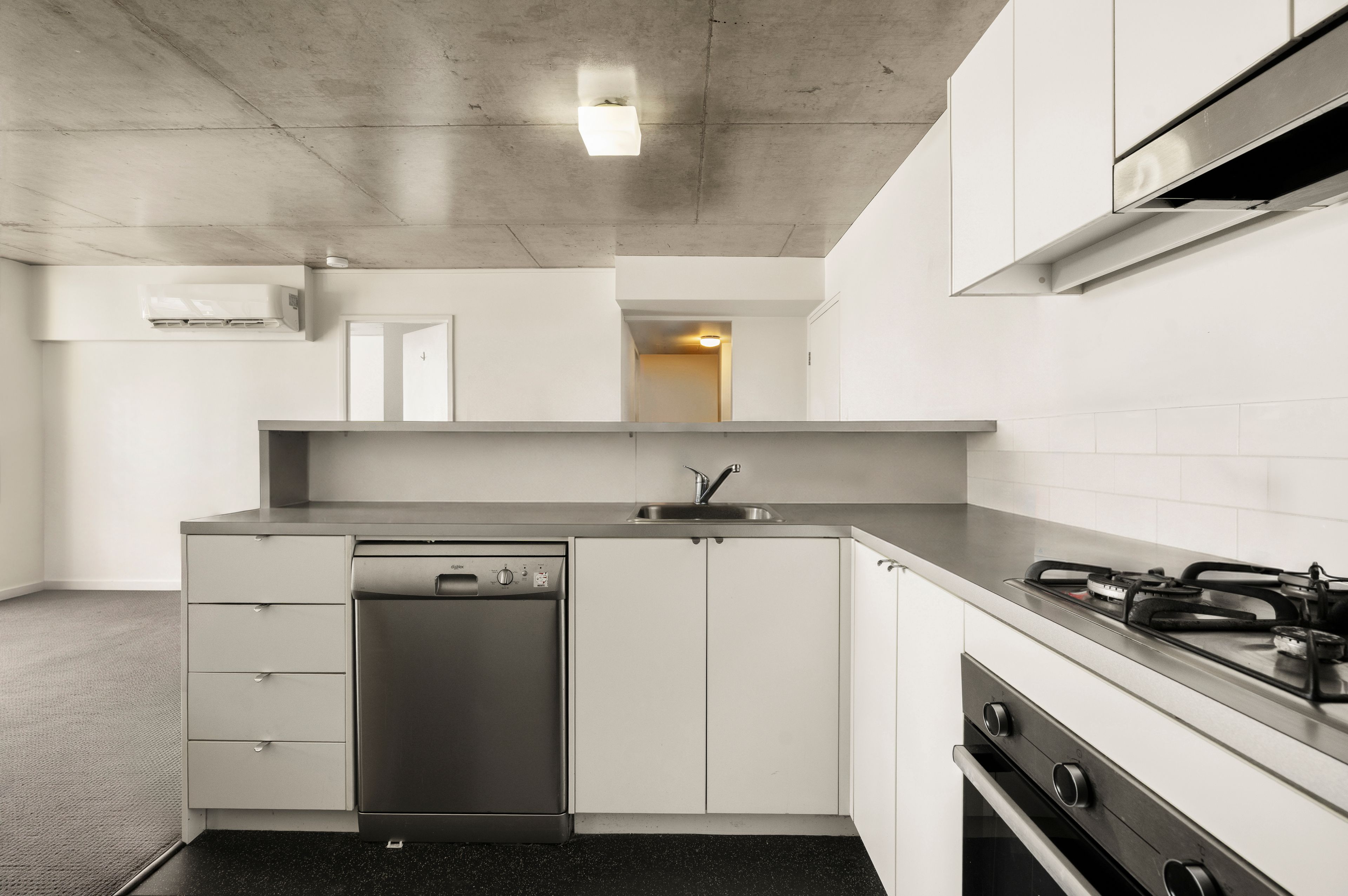 509/82 Alfred Street — photo 7 of 23