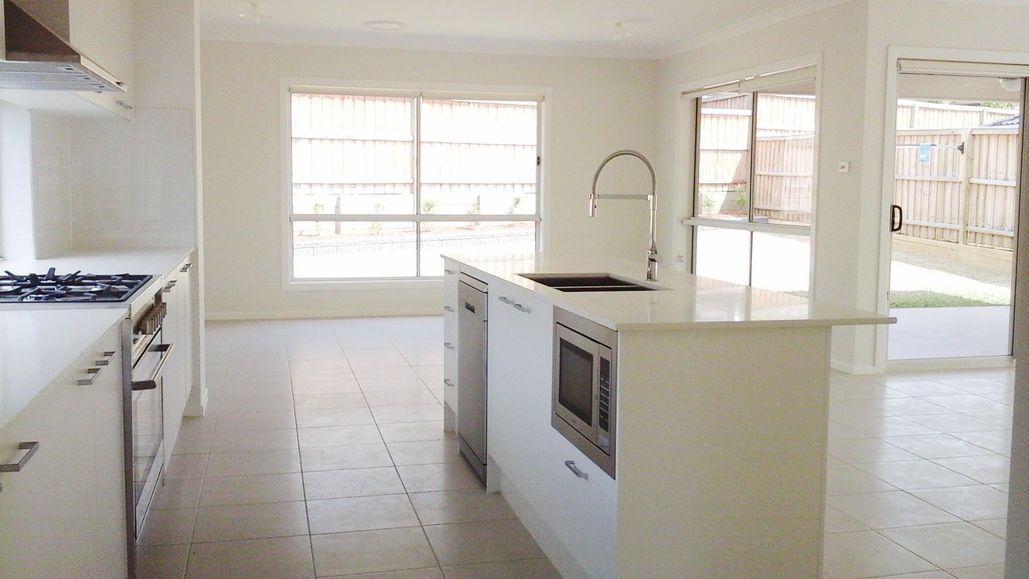 27 Oakhill Crescent, Colebee, NSW 2761
