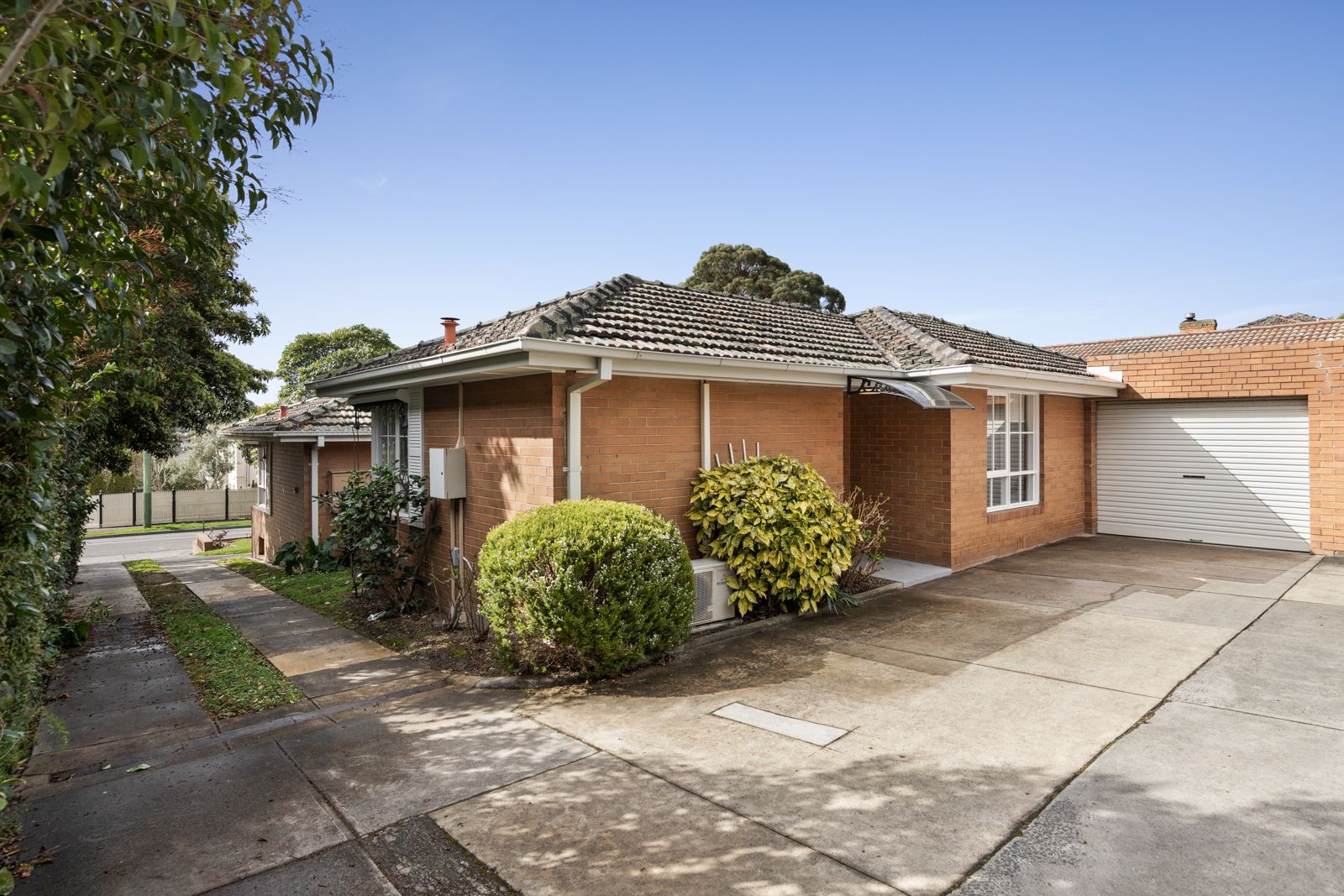 2/4 Raynes Street — photo 12 of 13