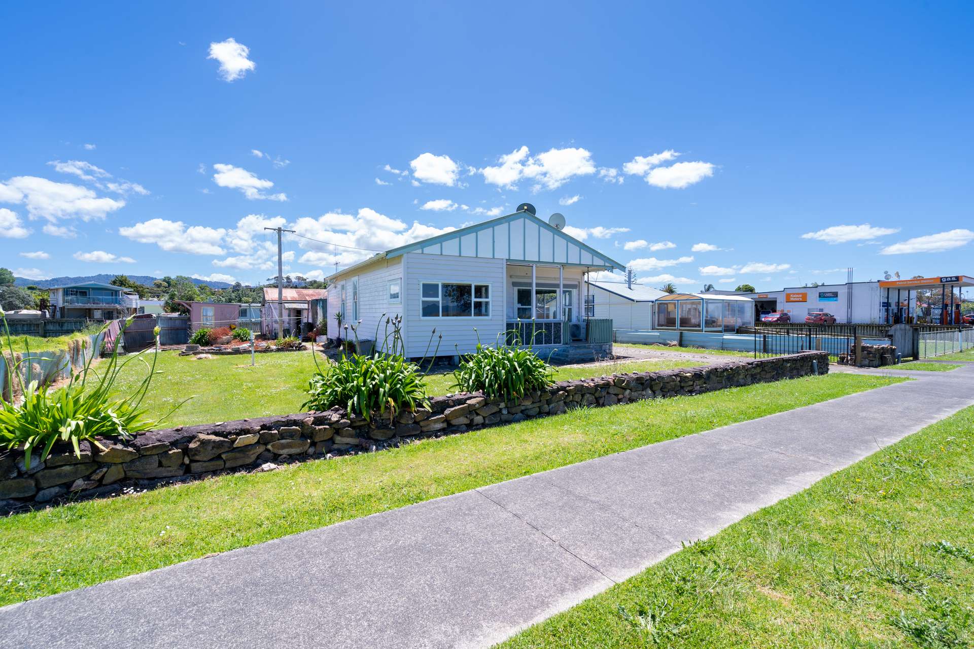 923 East Coast Road photo 6