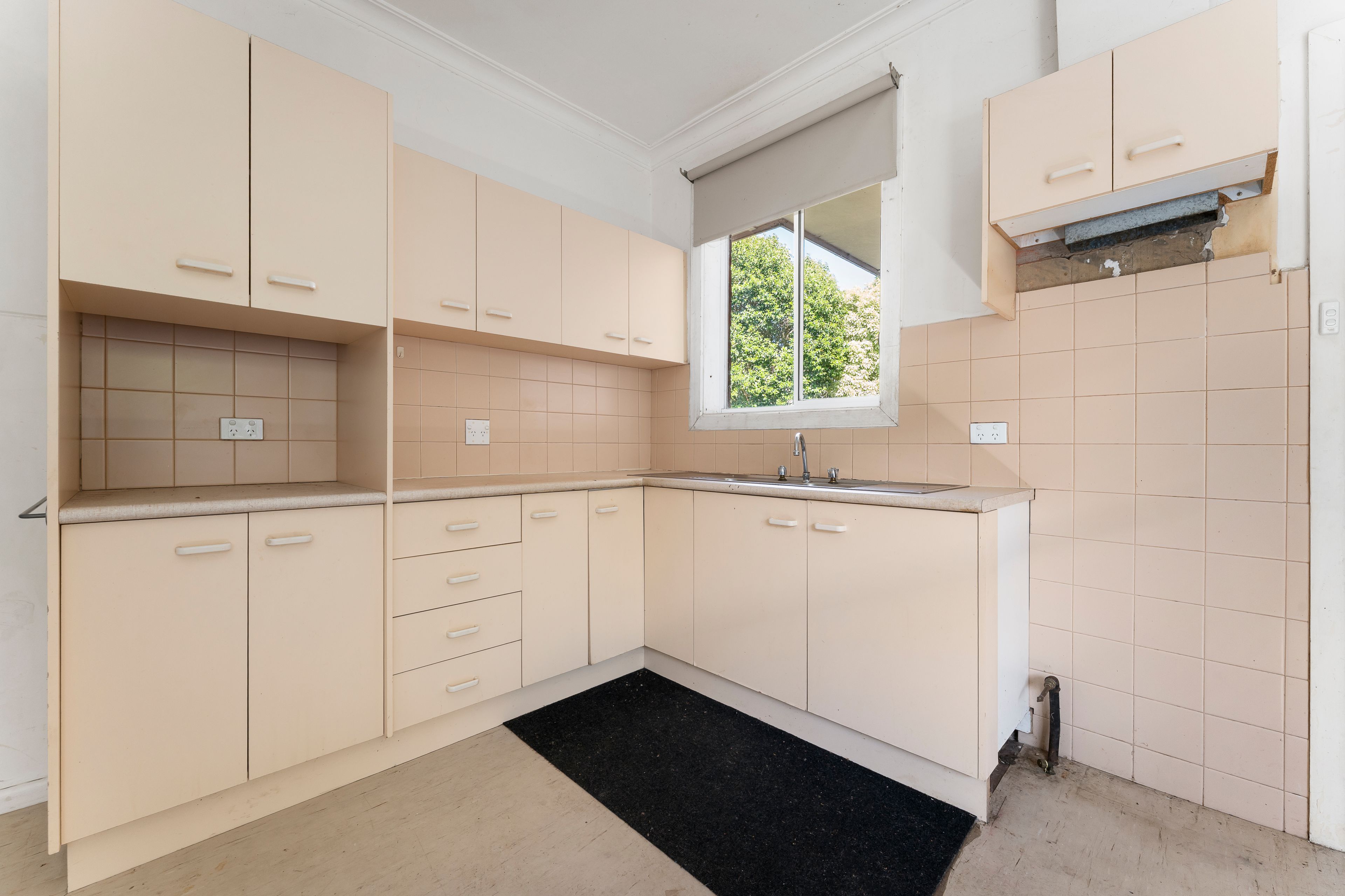 24 Gloucester Road — photo 4 of 7