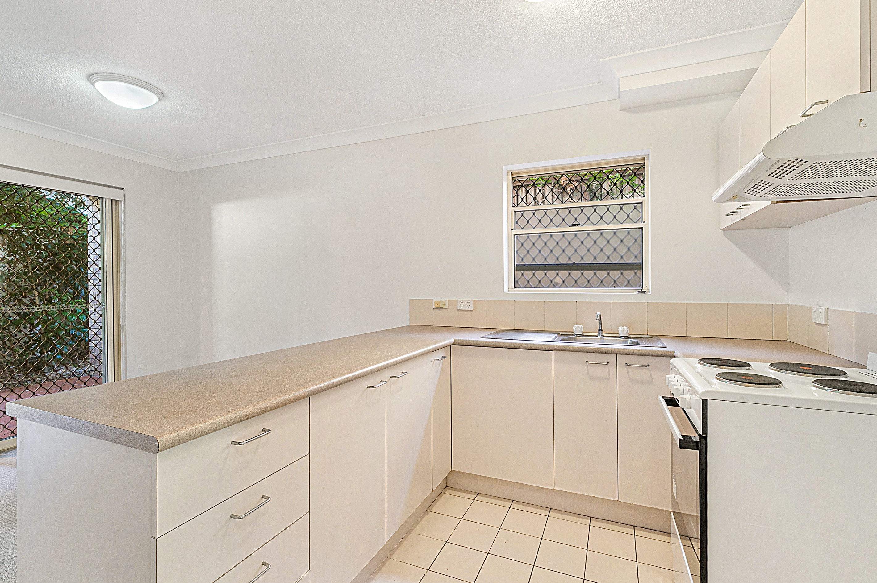 1/124 Carmody Road, St Lucia, QLD 4067