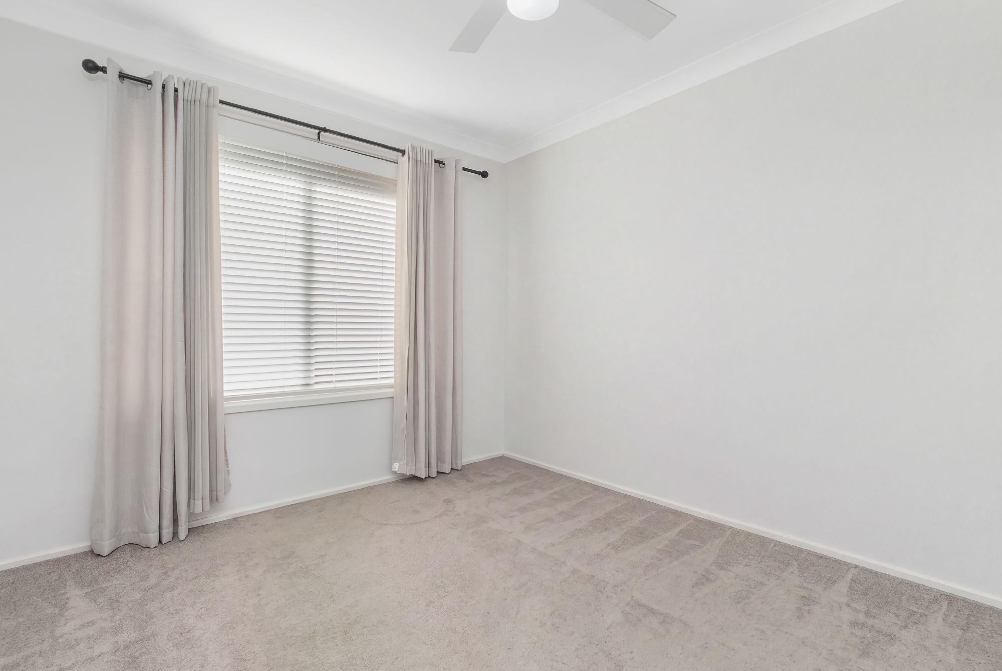 46 Elizabeth Crescent — photo 8 of 16