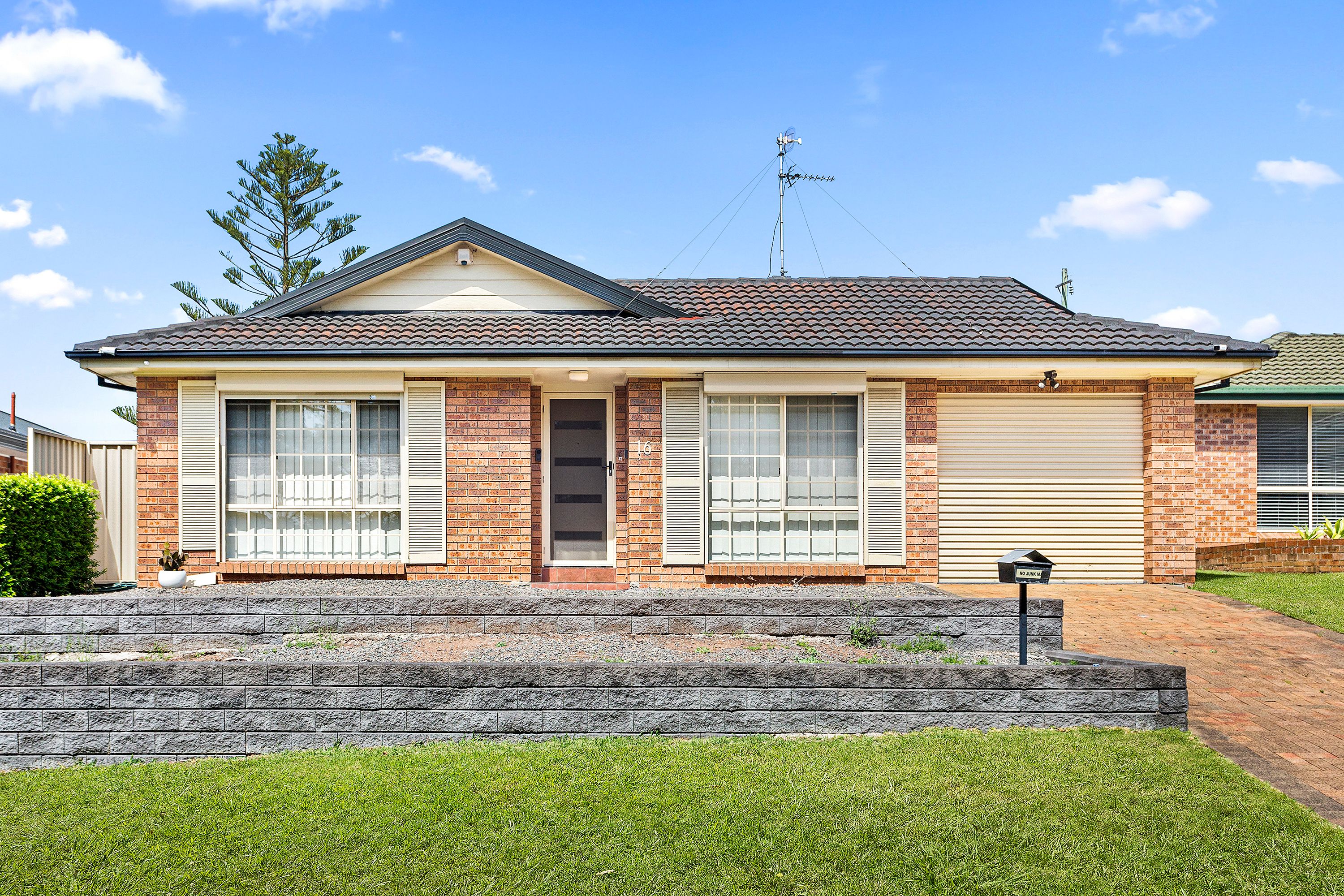 16 Kowari Crescent — photo from Ray White Shellharbour City