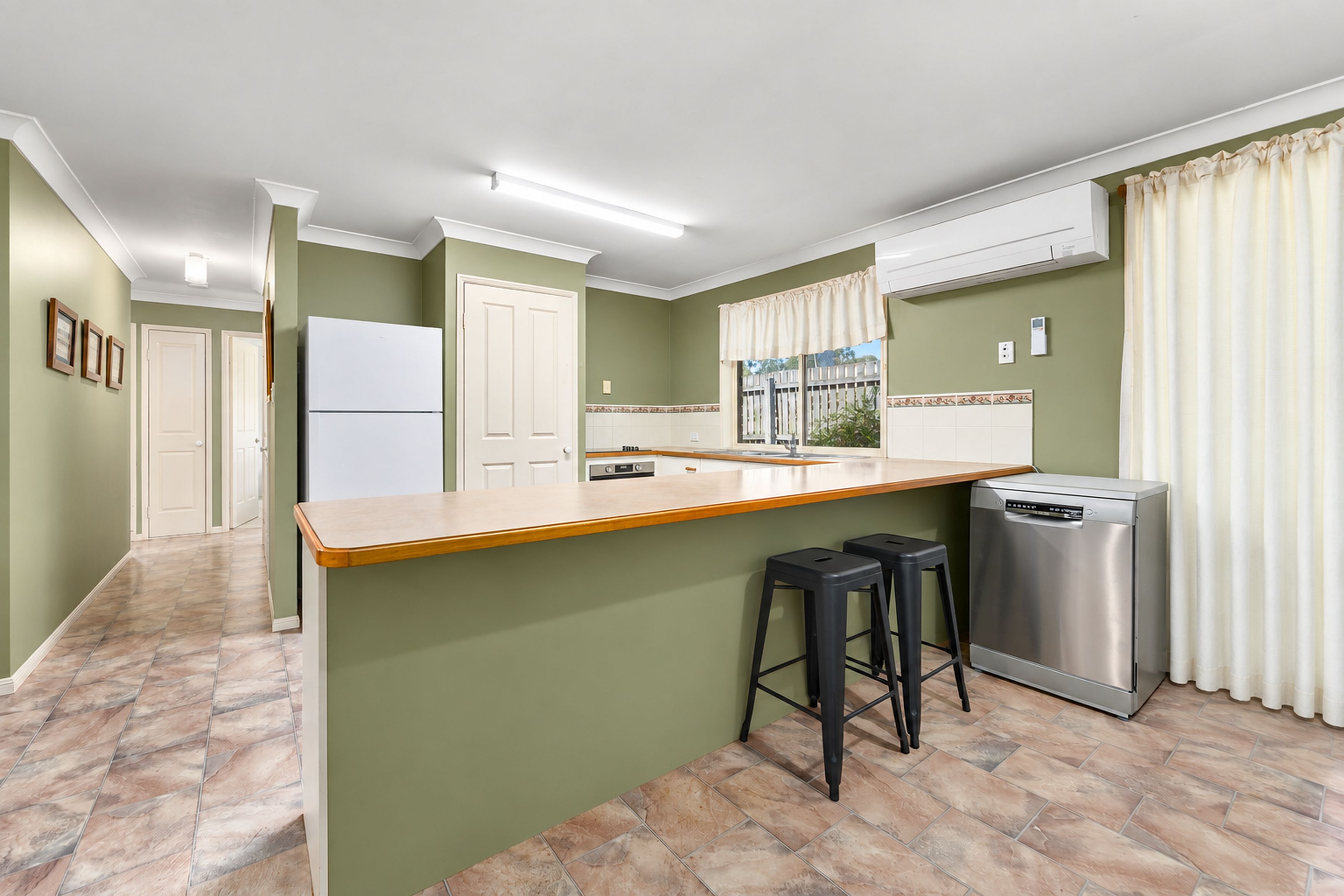 20 Kensington Court — photo 4 of 22