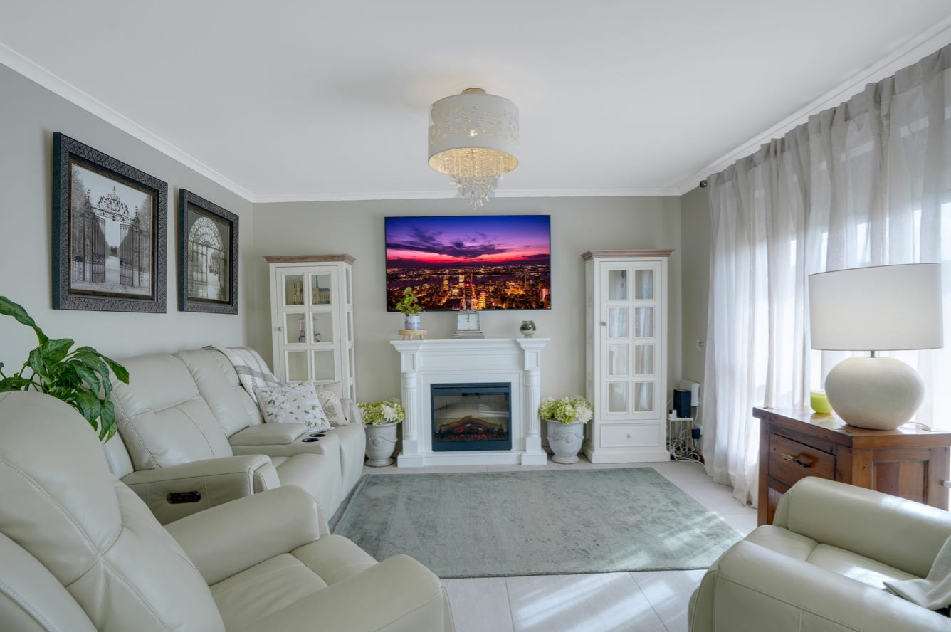 10 Bermudez Crescent — photo 3 of 15