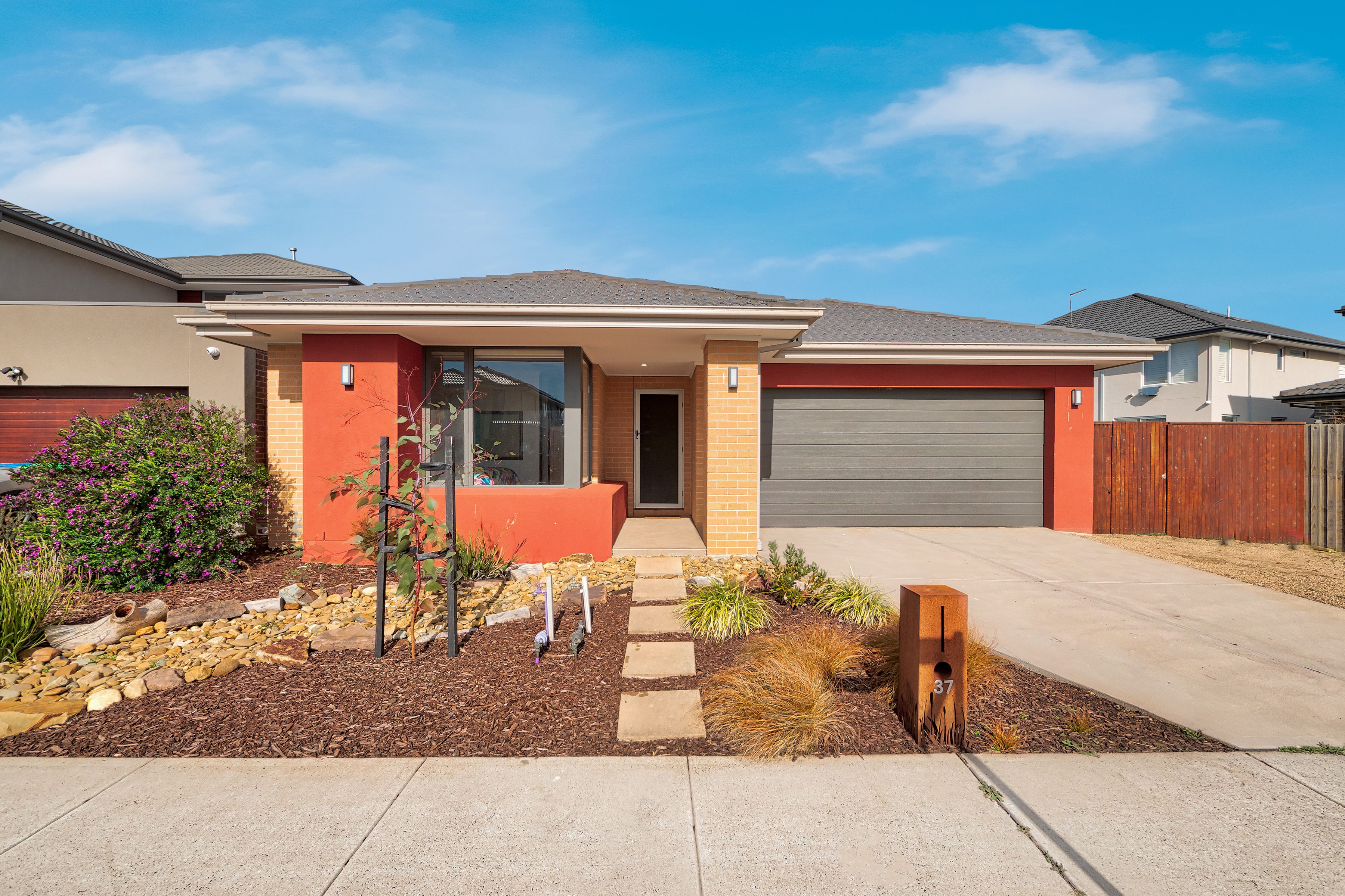 37 Remus Circuit, Cranbourne West VIC 3977