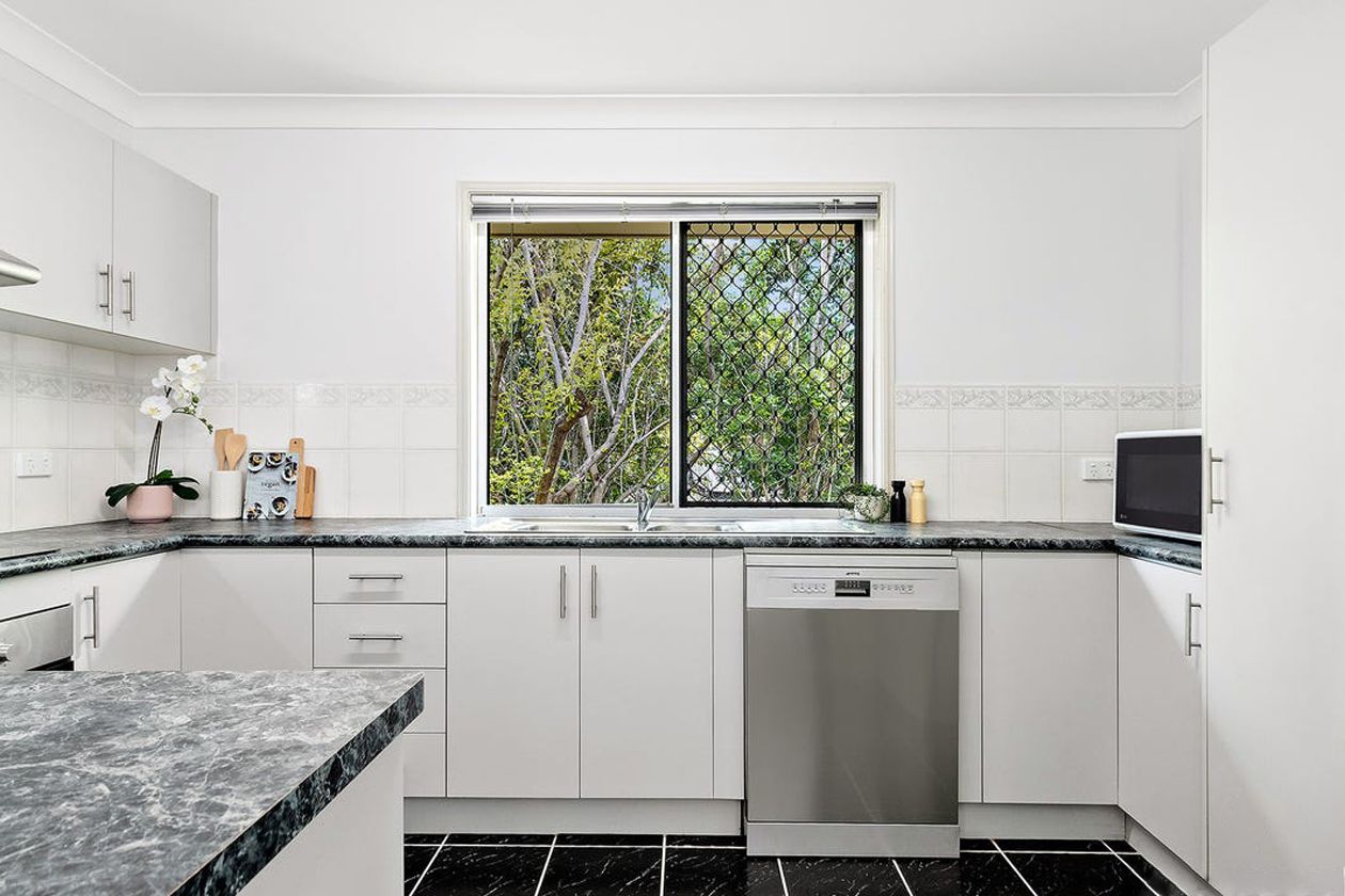 8 Oakwood Drive, Waterford West, QLD 4133