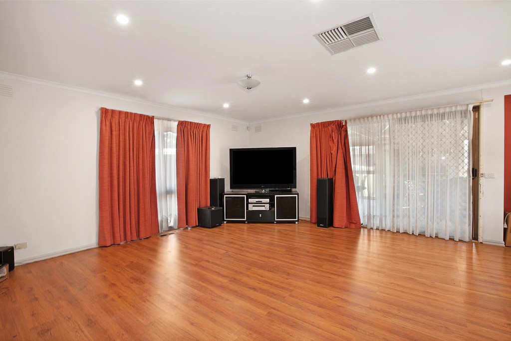 4 Coventry Crescent, Mill Park, VIC 3082